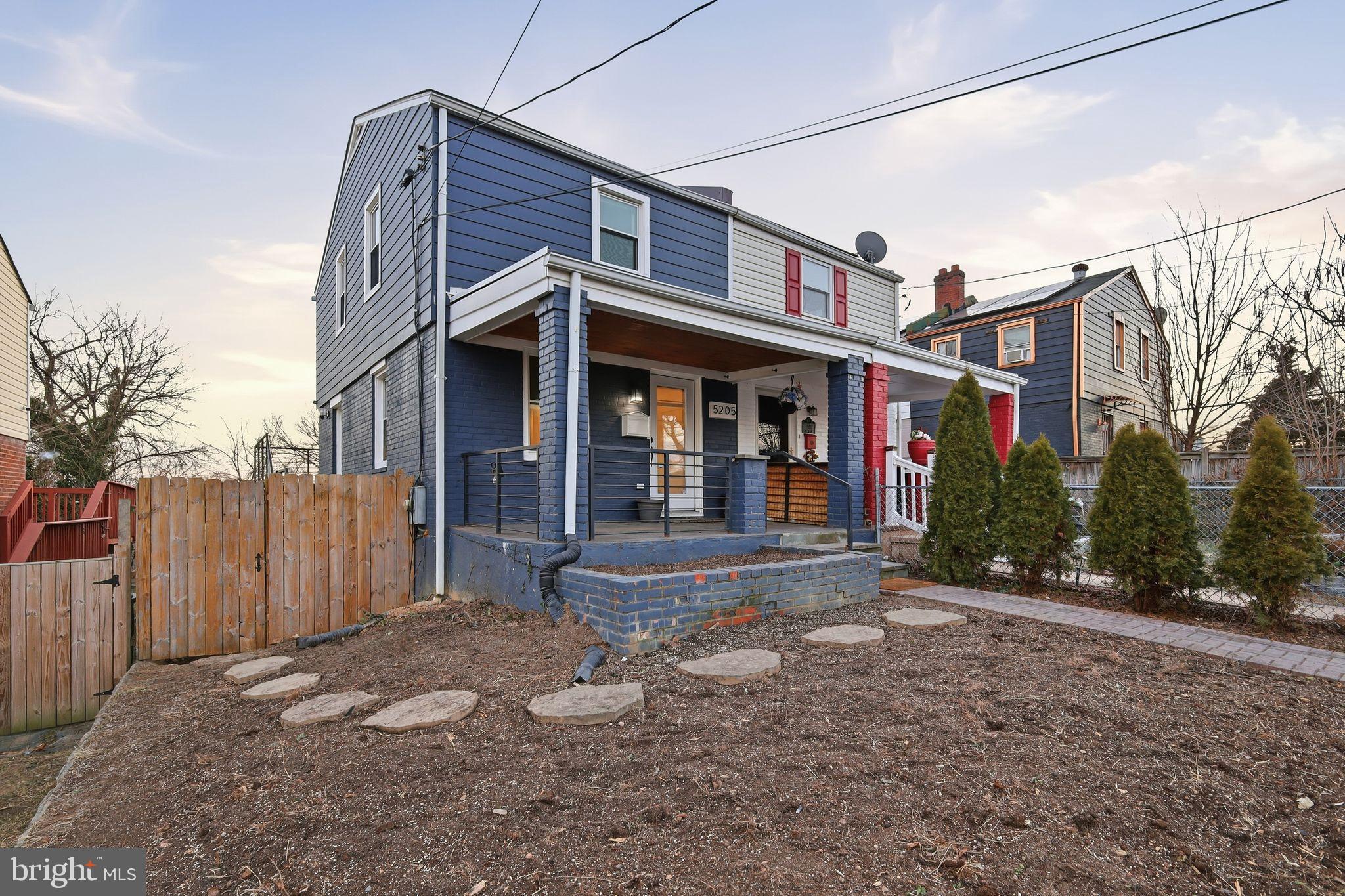 5205 JAY STREET NE