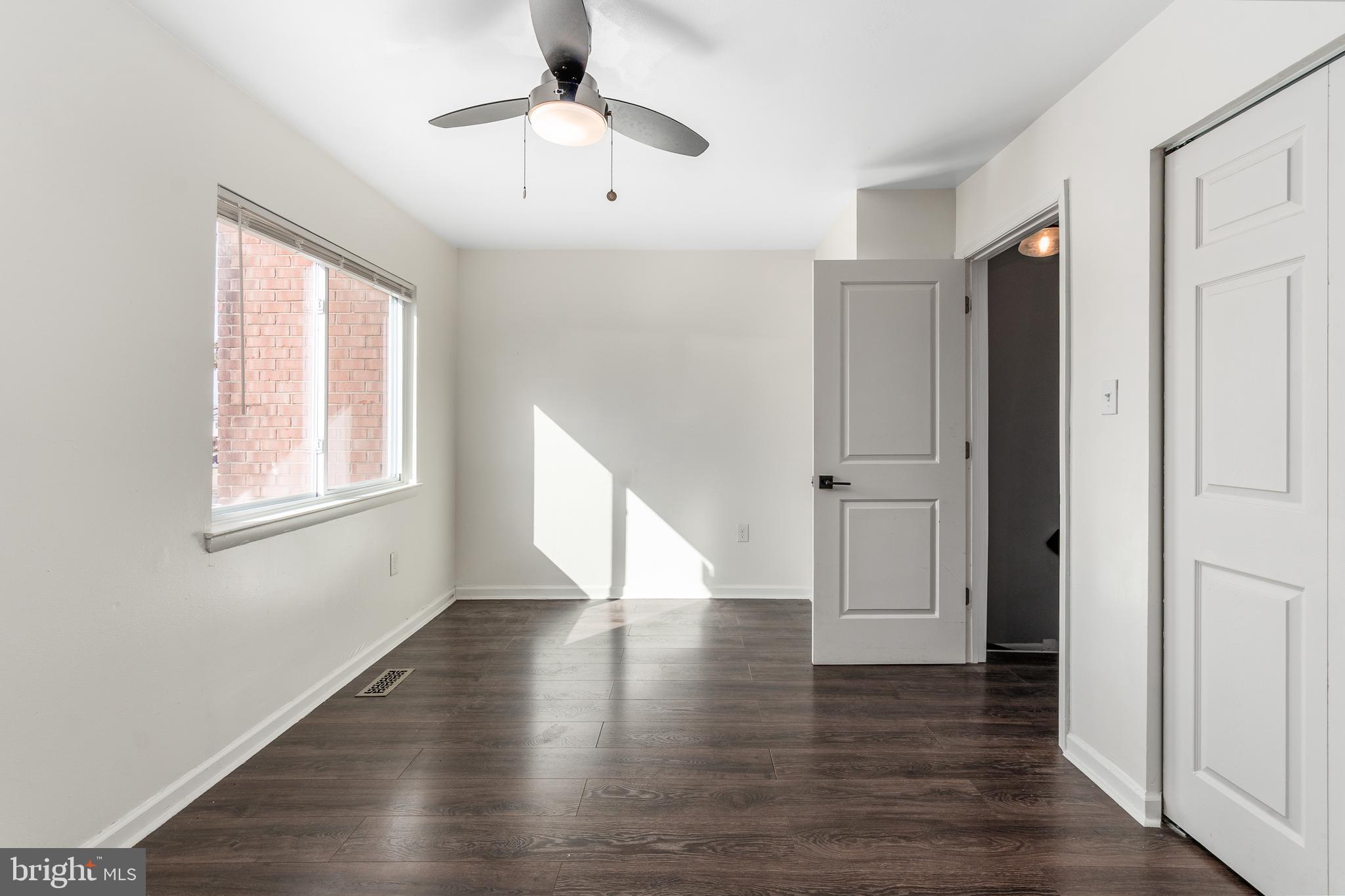 1248 BARNABY TERRACE SE