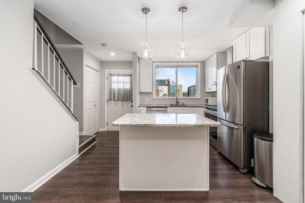 1248 BARNABY TERRACE SE