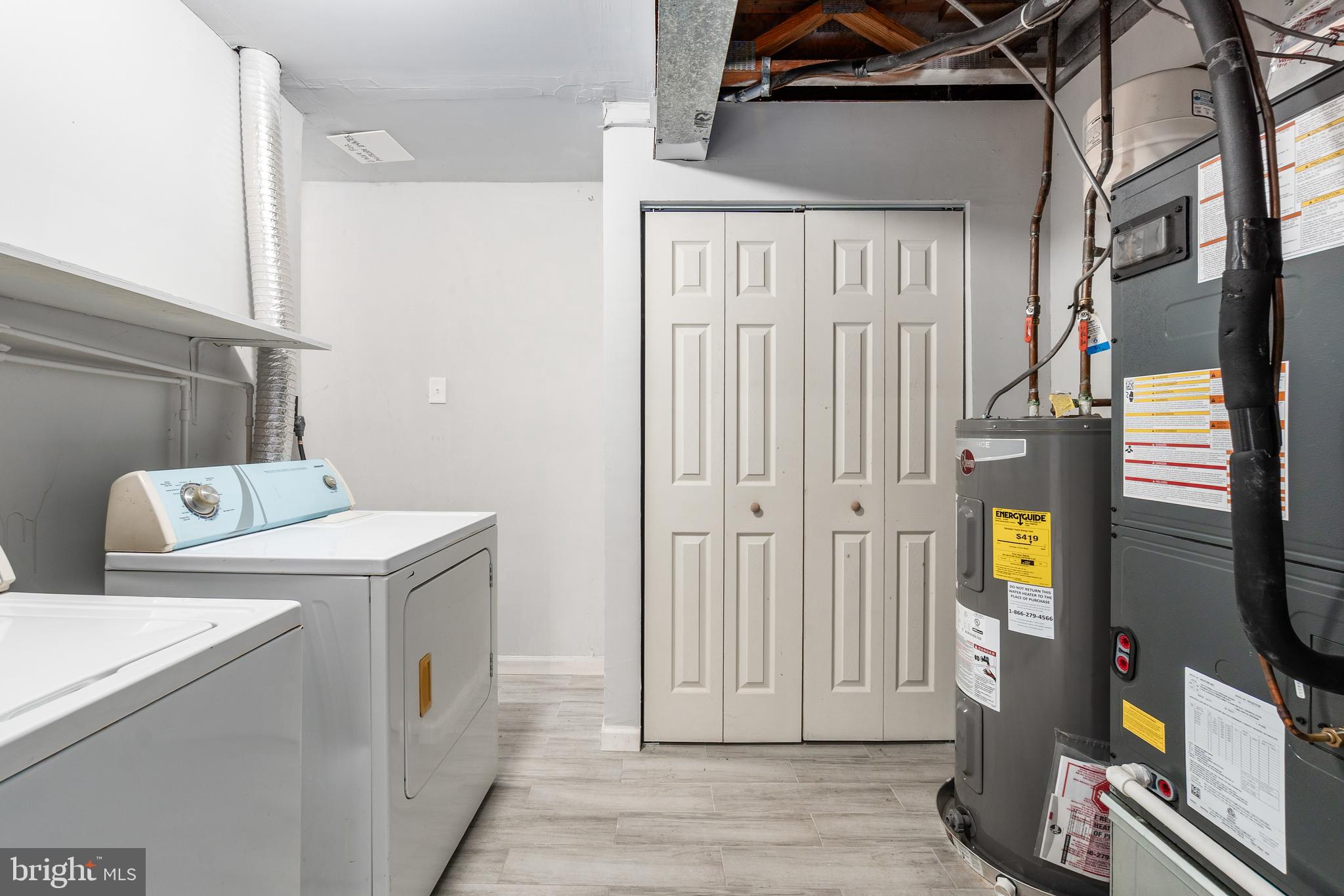 1248 BARNABY TERRACE SE