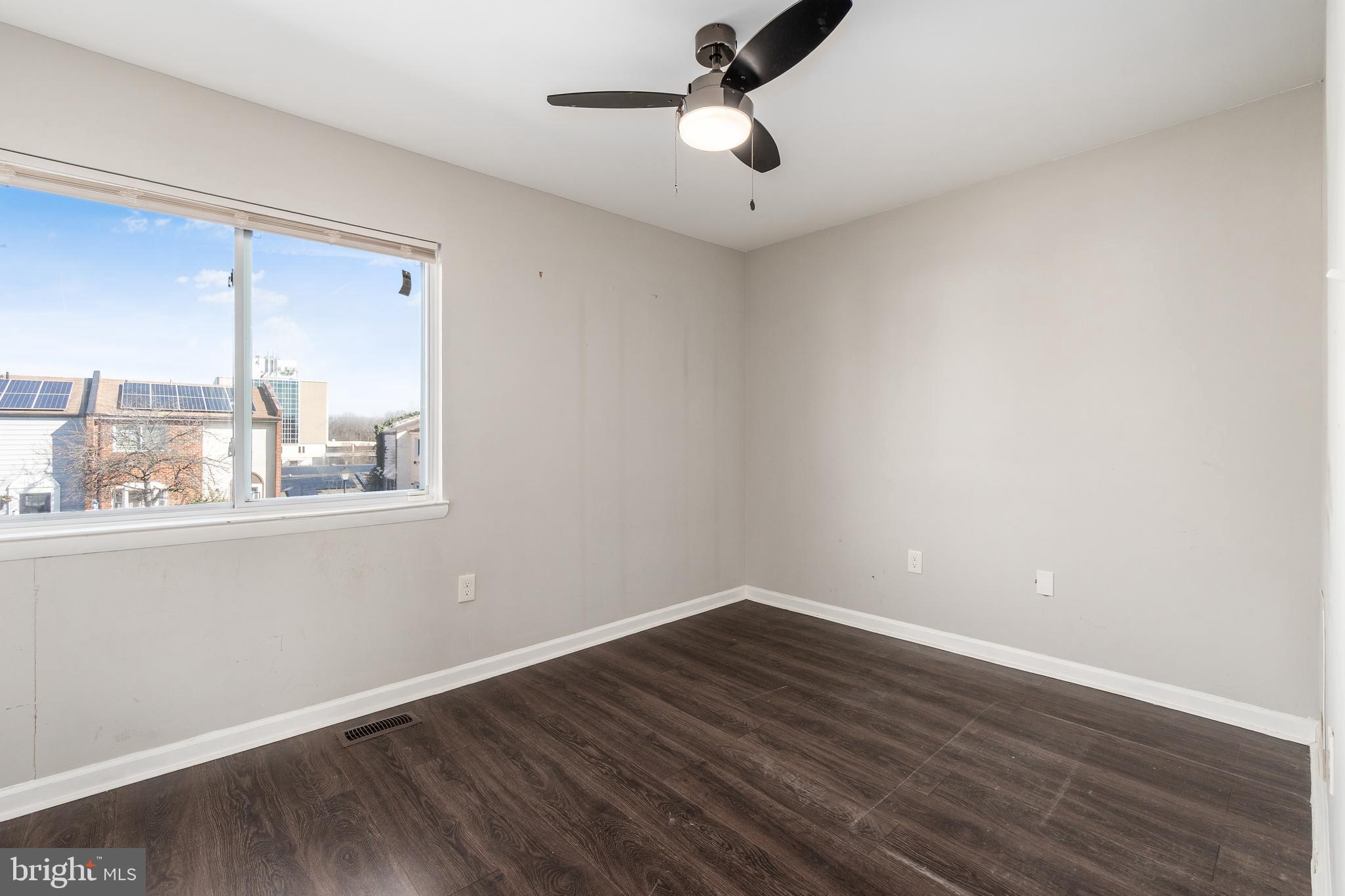 1248 BARNABY TERRACE SE