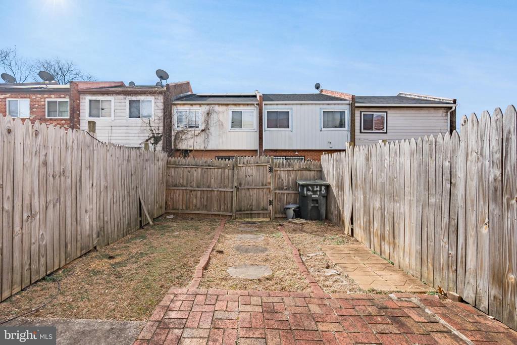 1248 BARNABY TERRACE SE