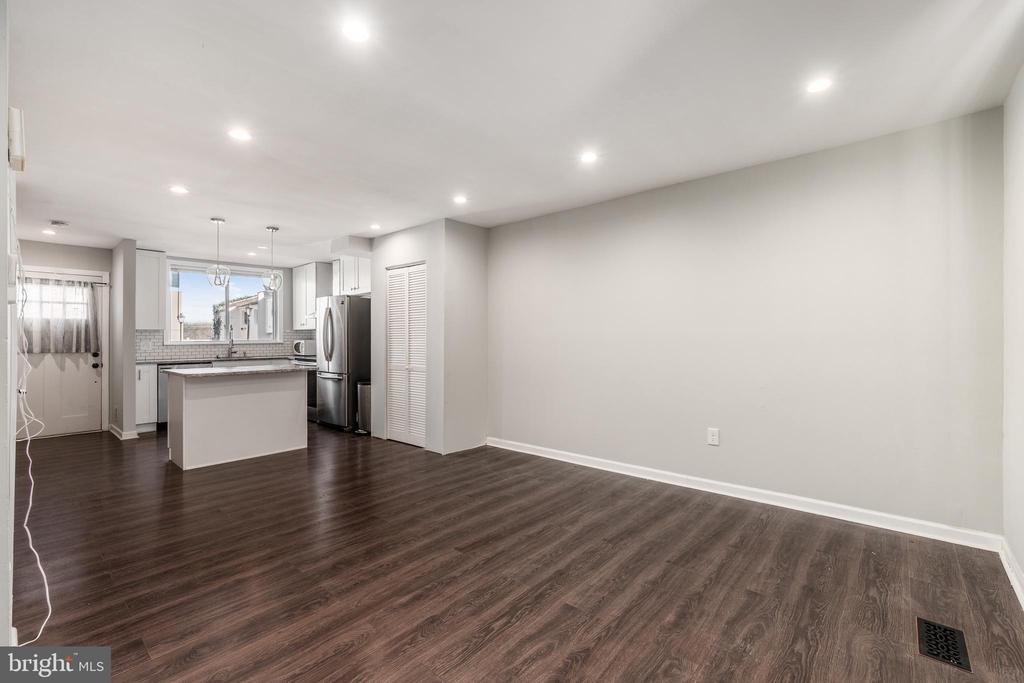 1248 BARNABY TERRACE SE
