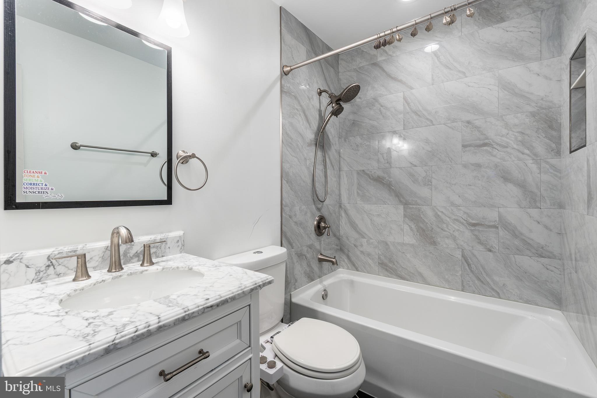 1248 BARNABY TERRACE SE