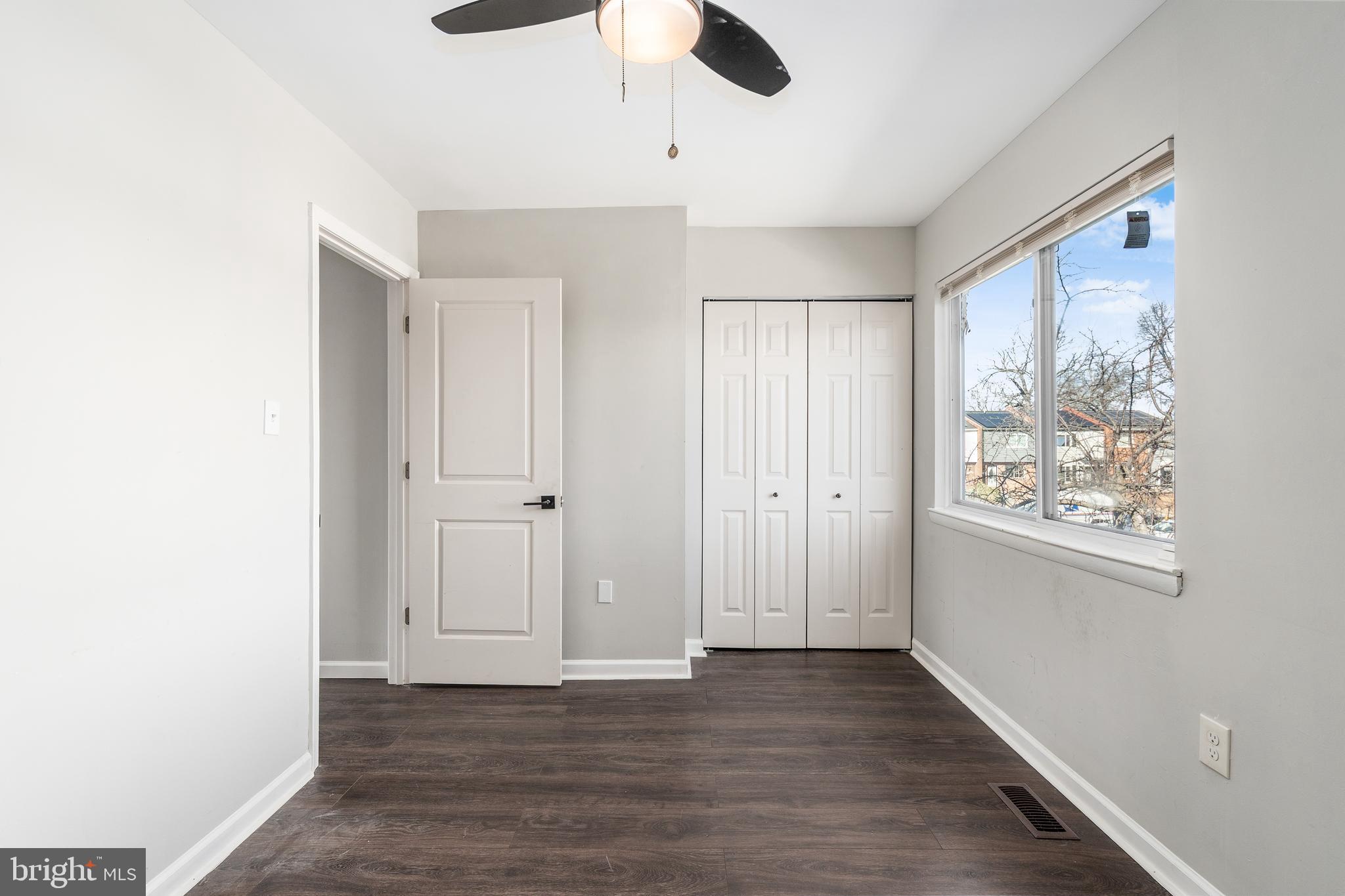 1248 BARNABY TERRACE SE