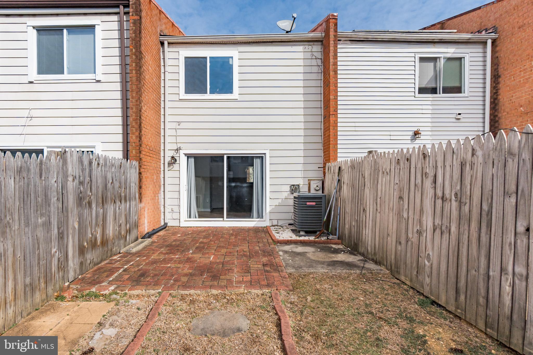 1248 BARNABY TERRACE SE