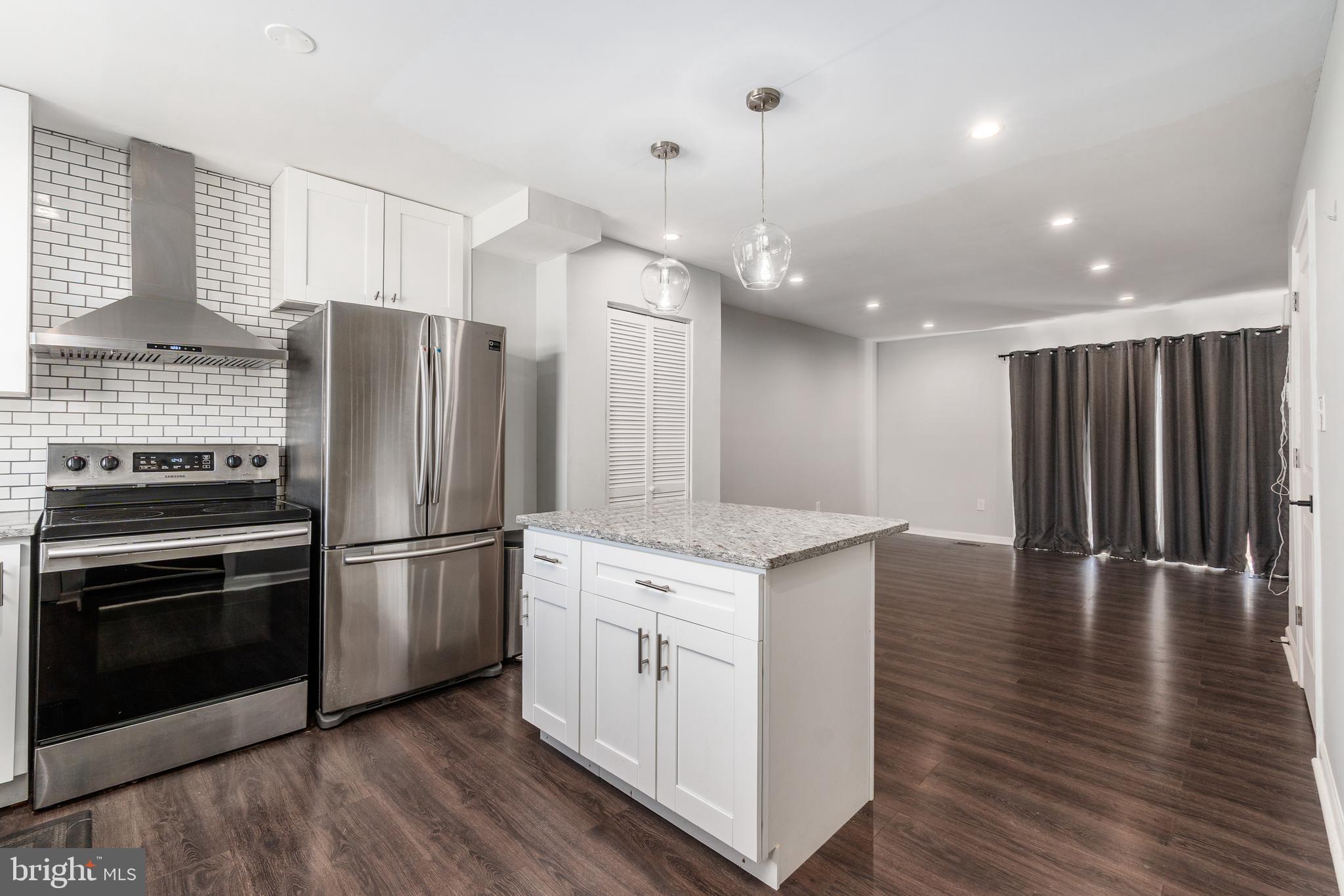 1248 BARNABY TERRACE SE