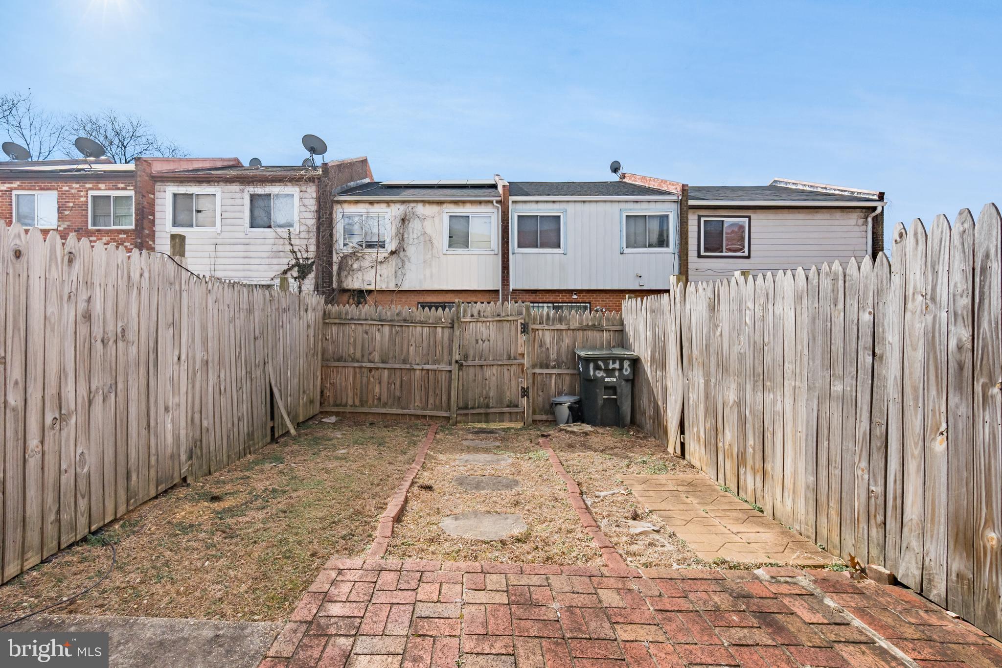 1248 BARNABY TERRACE SE