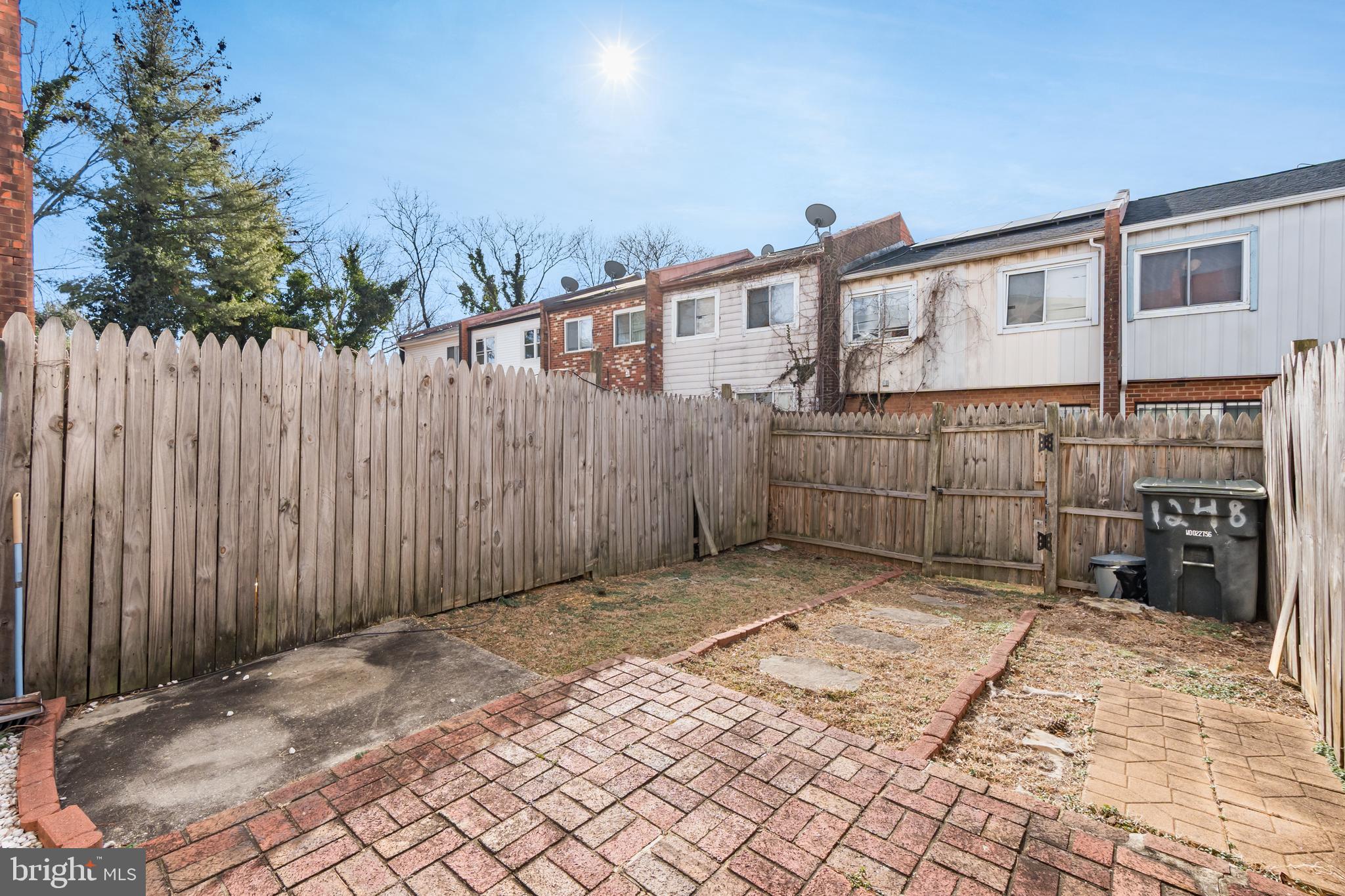 1248 BARNABY TERRACE SE