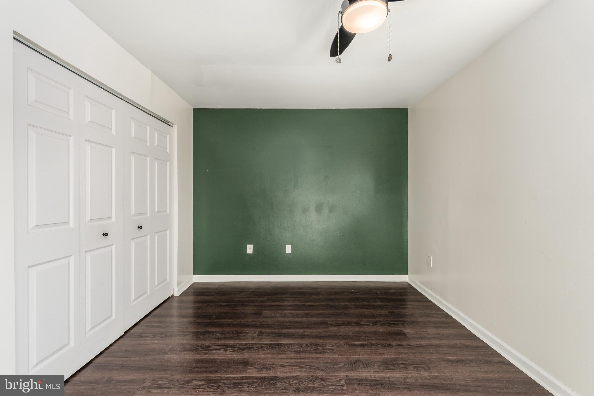 1248 BARNABY TERRACE SE