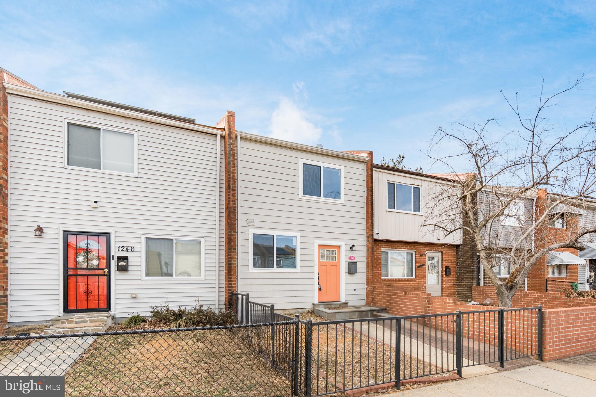 1248 BARNABY TERRACE SE