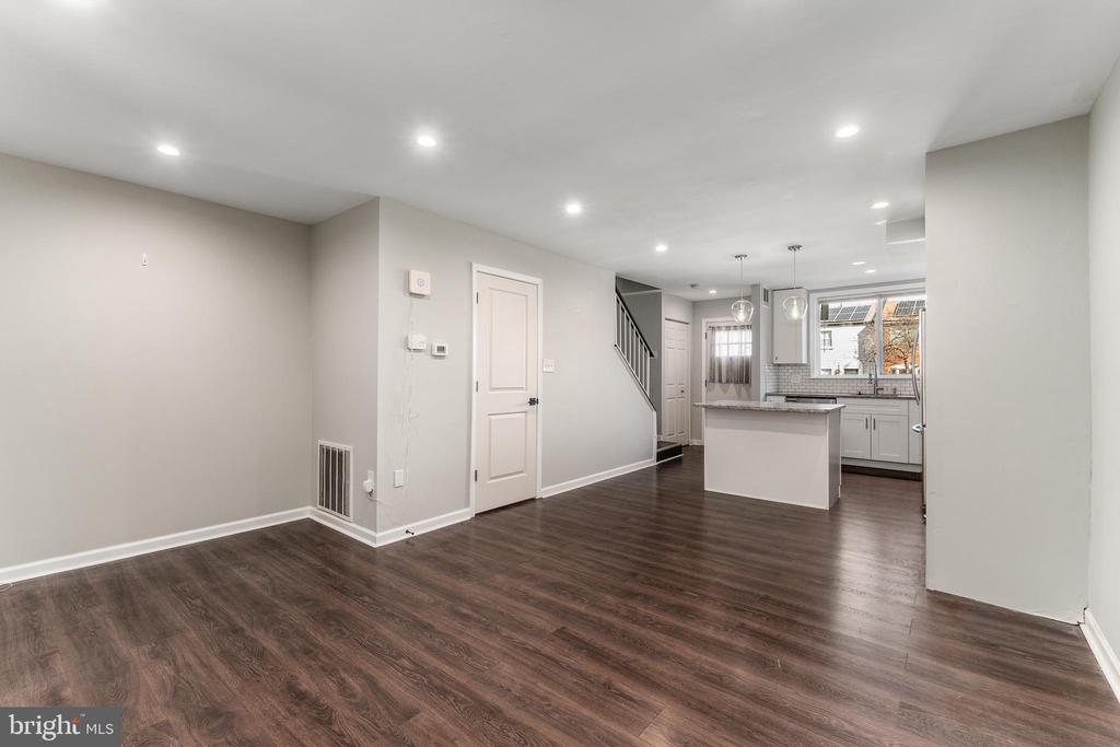 1248 BARNABY TERRACE SE