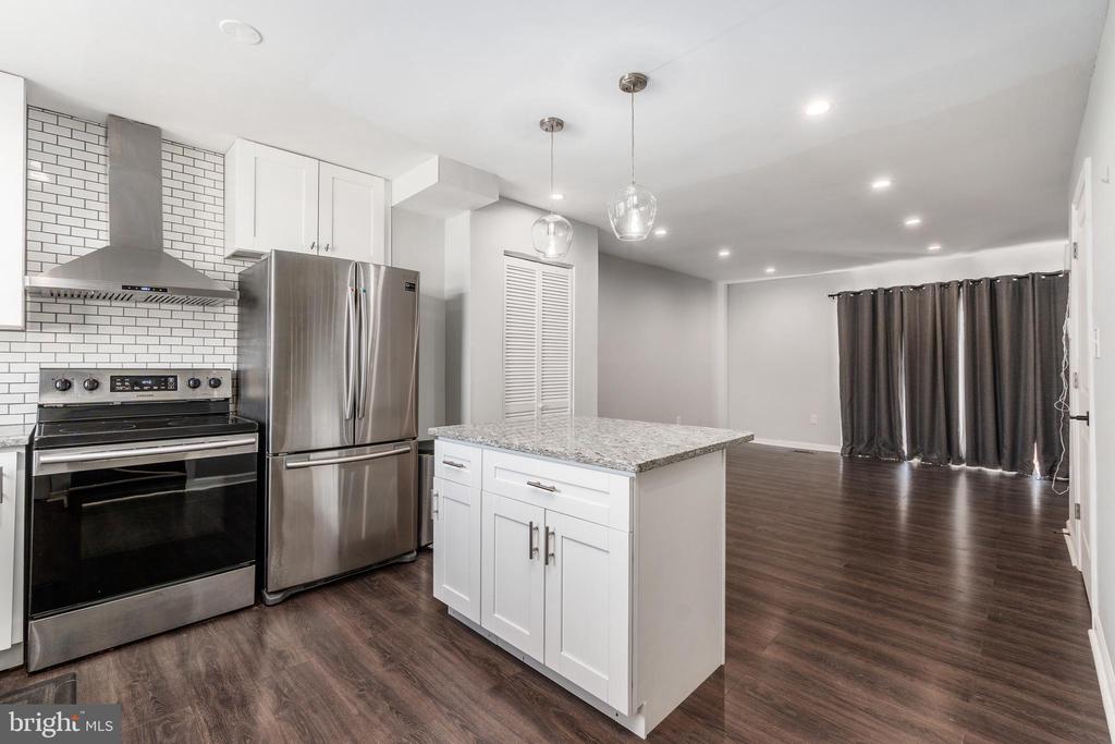 1248 BARNABY TERRACE SE