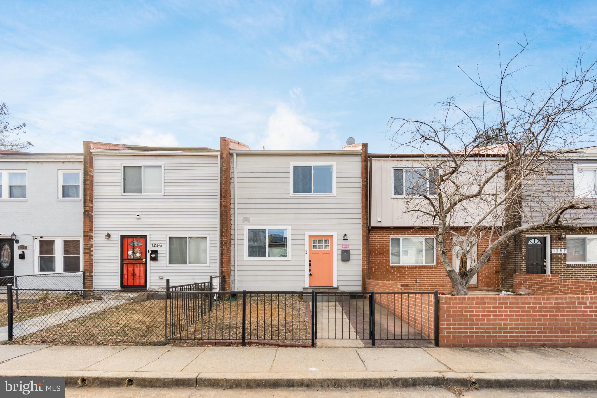 1248 BARNABY TERRACE SE