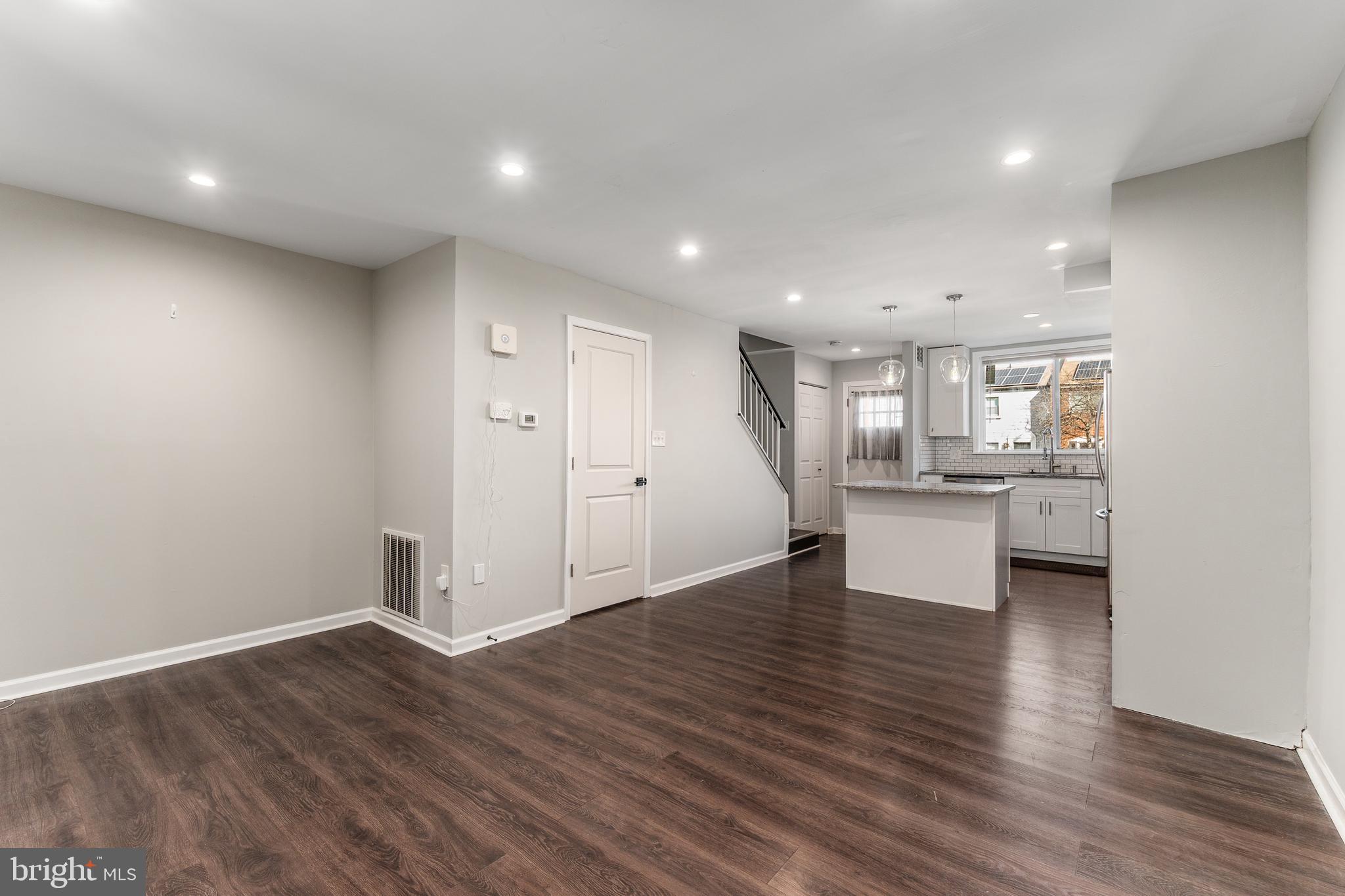 1248 BARNABY TERRACE SE