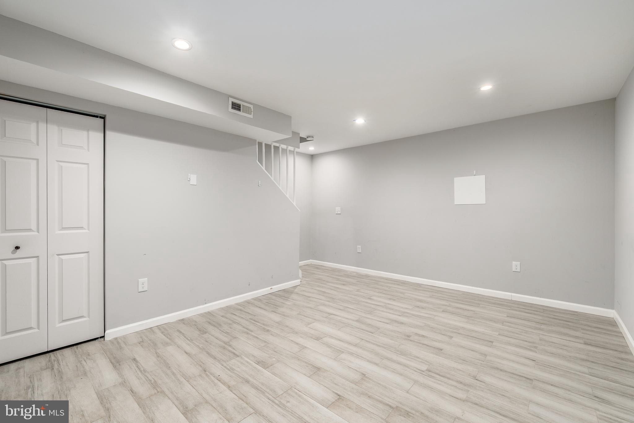 1248 BARNABY TERRACE SE