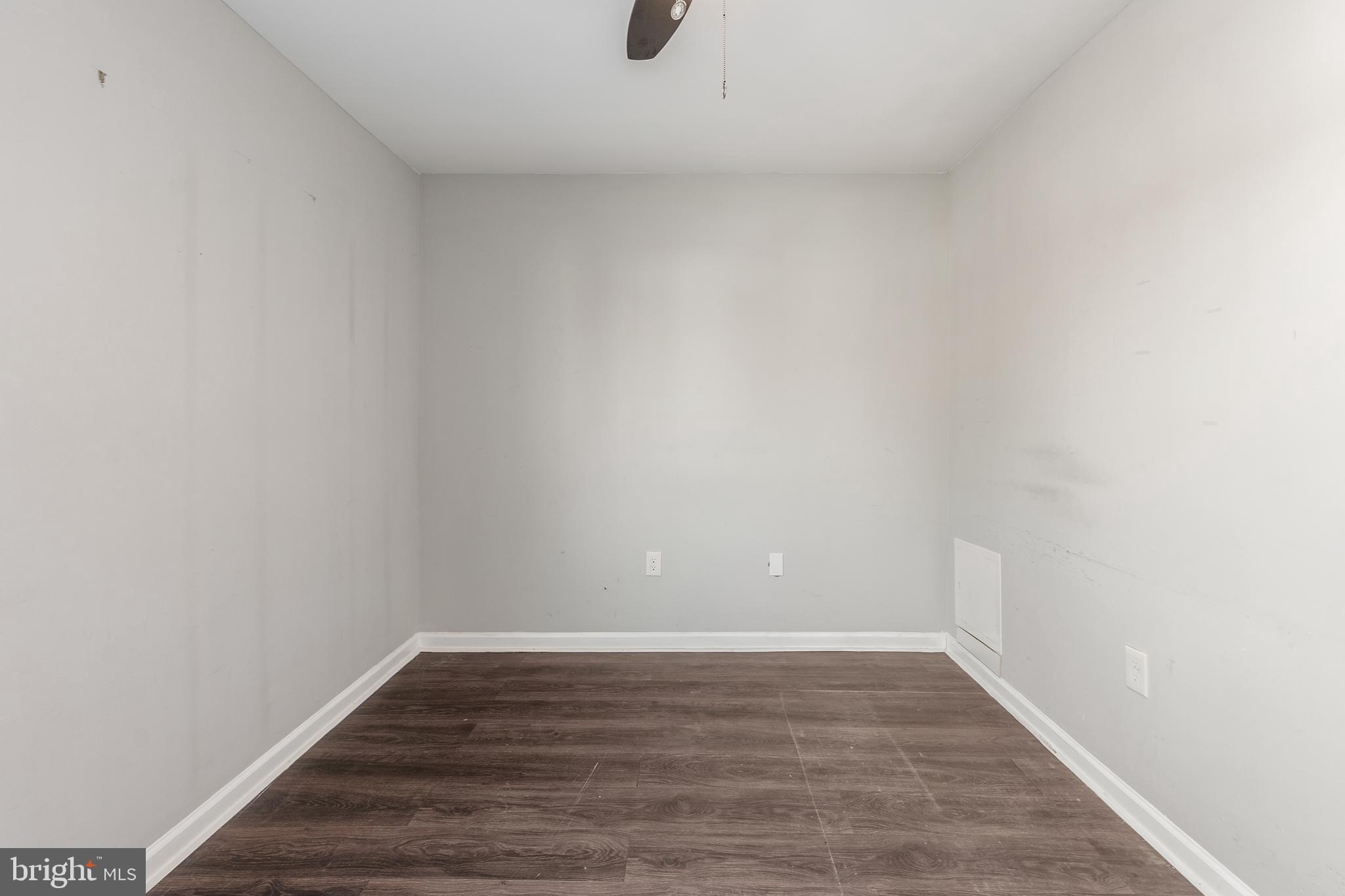 1248 BARNABY TERRACE SE