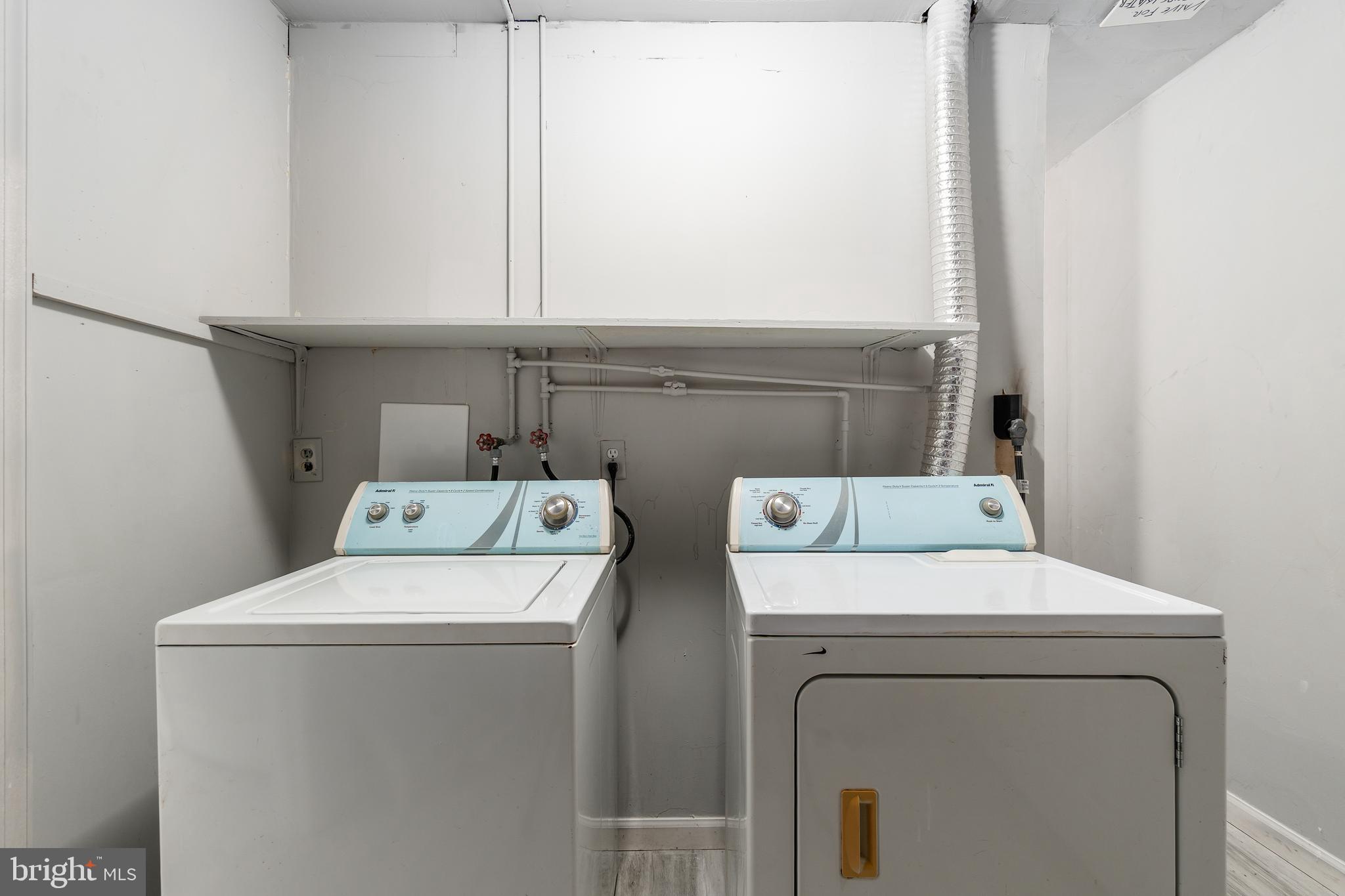 1248 BARNABY TERRACE SE