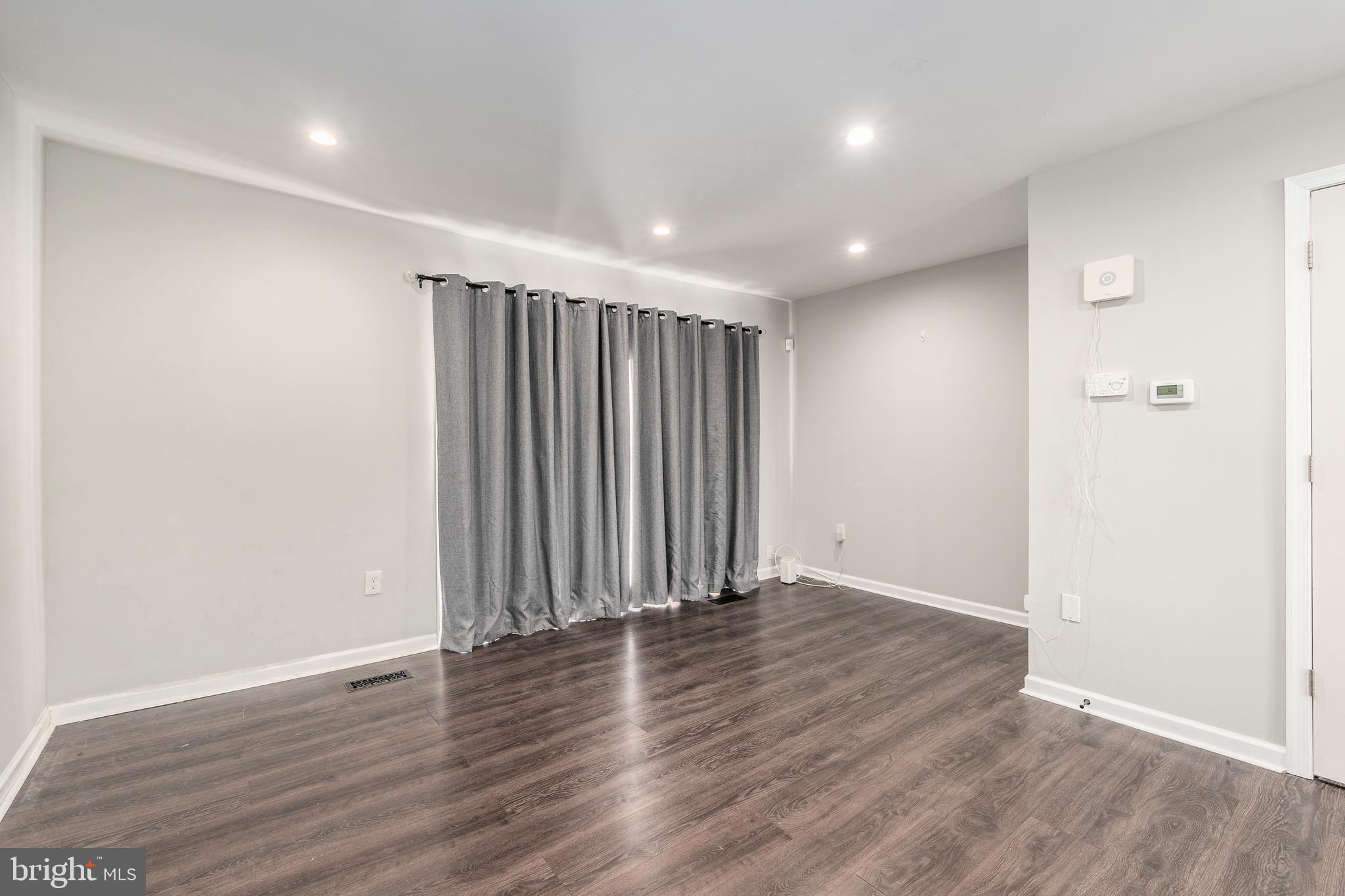 1248 BARNABY TERRACE SE