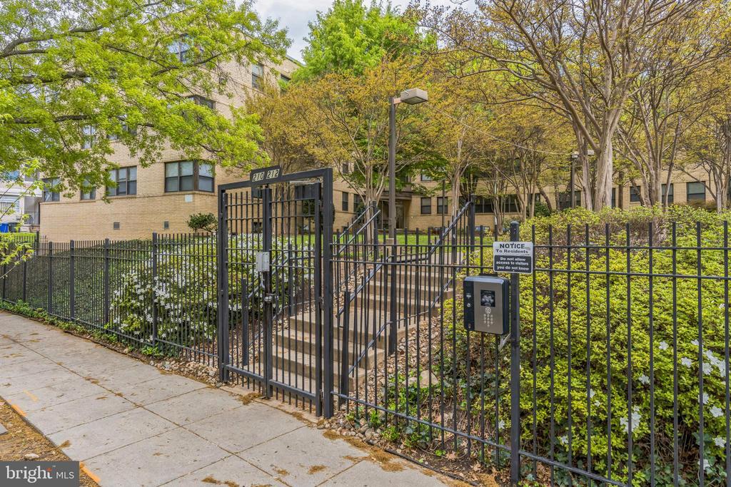 212 OAKWOOD STREET SE 218