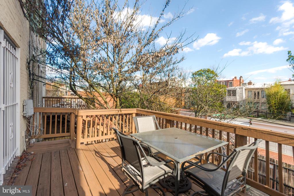 127 11TH STREET NE C