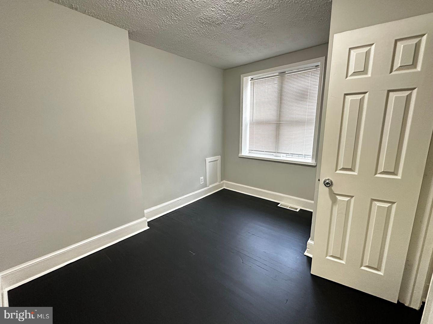 4632 HILLSIDE ROAD SE