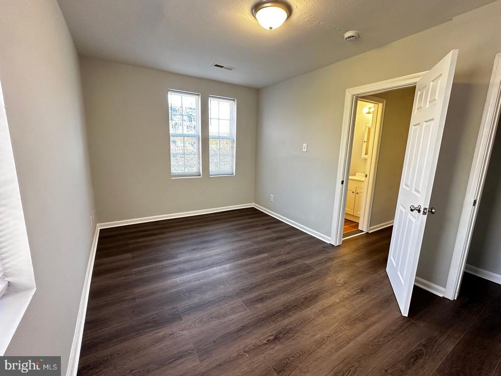 4632 HILLSIDE ROAD SE 1