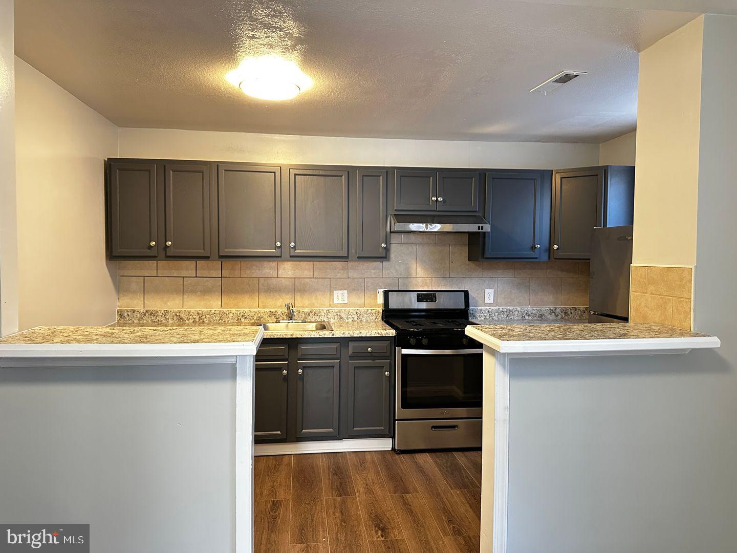 4632 HILLSIDE ROAD SE 1