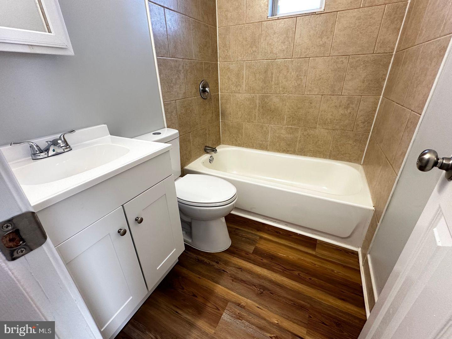 4632 HILLSIDE ROAD SE 1