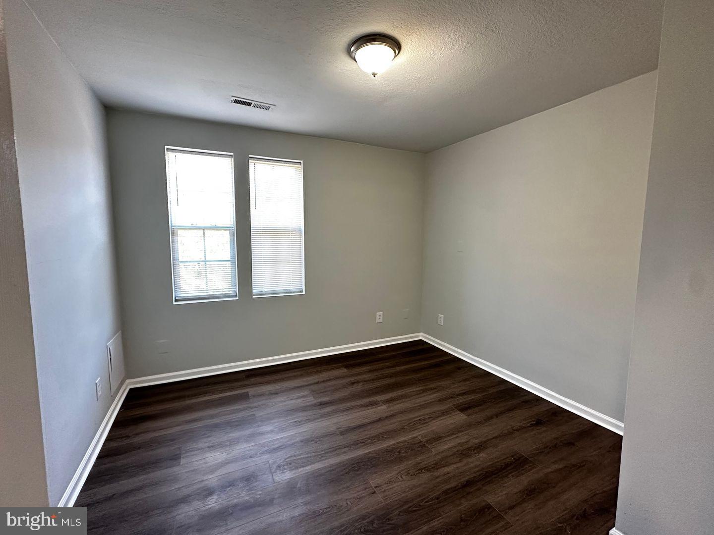 4632 HILLSIDE ROAD SE 1