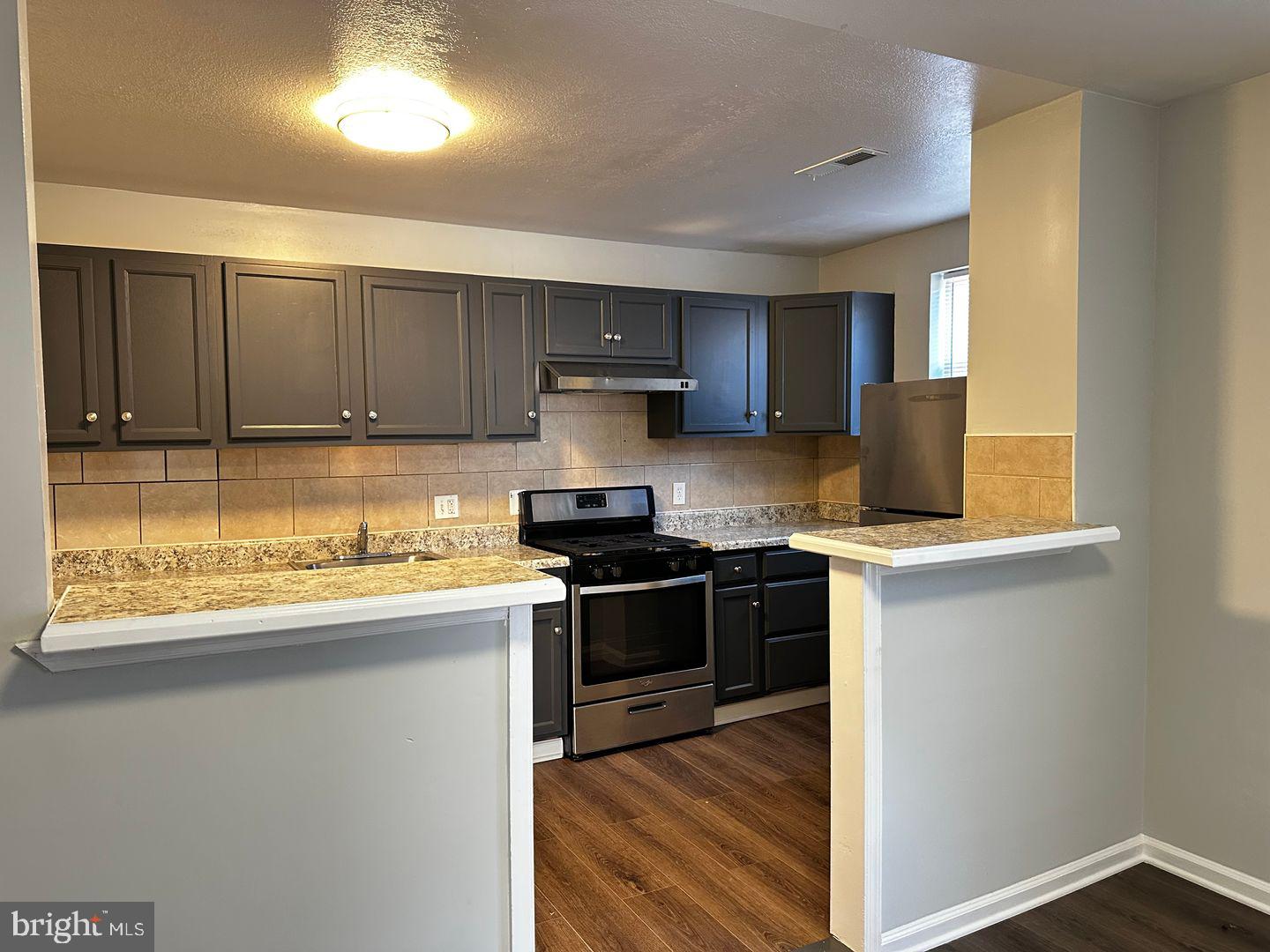 4632 HILLSIDE ROAD SE 1