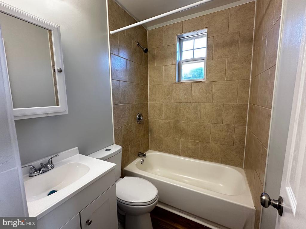 4632 HILLSIDE ROAD SE 1