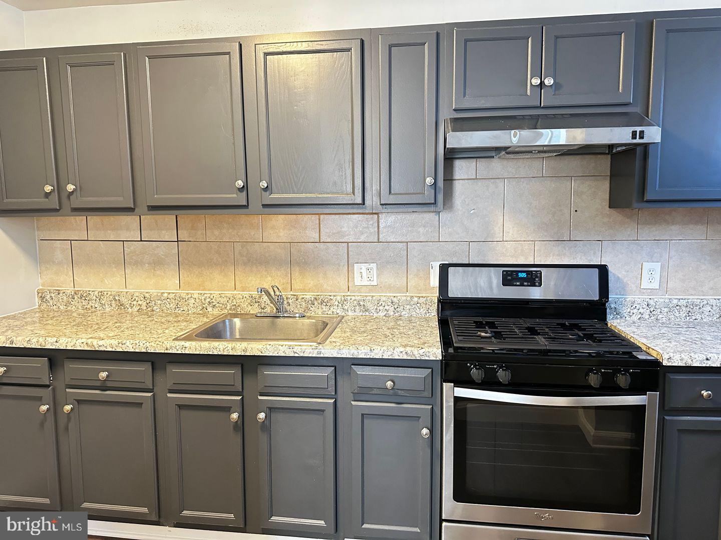 4632 HILLSIDE ROAD SE 1