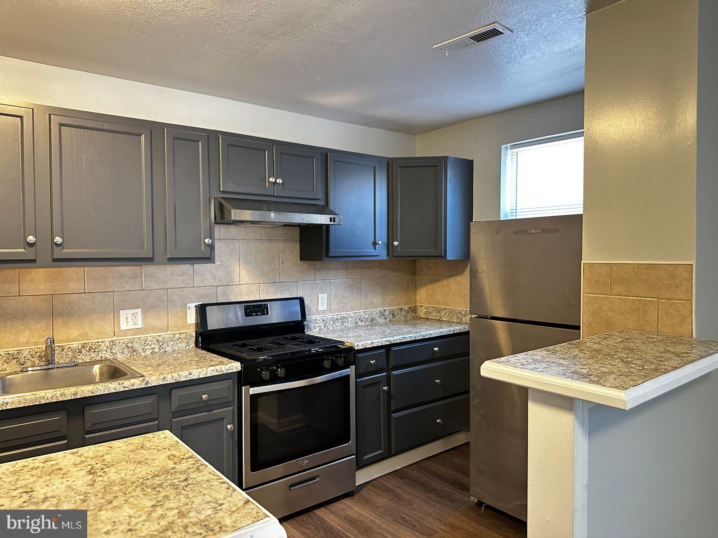 4632 HILLSIDE ROAD SE 1