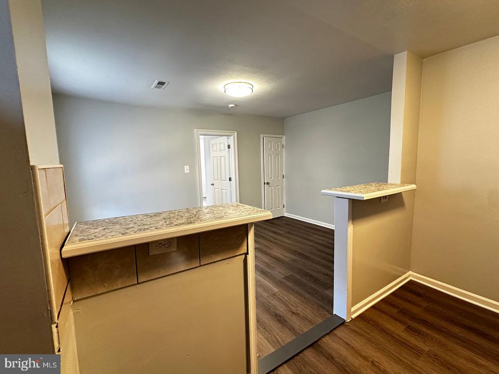 4632 HILLSIDE ROAD SE 1