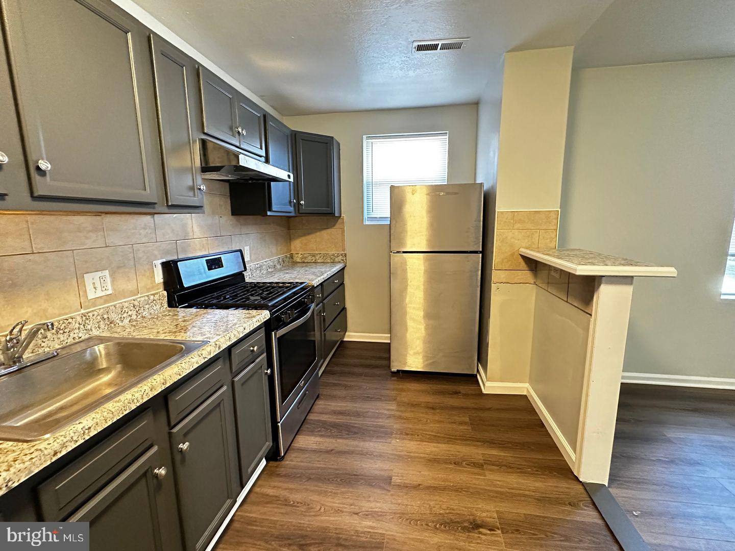 4632 HILLSIDE ROAD SE 1