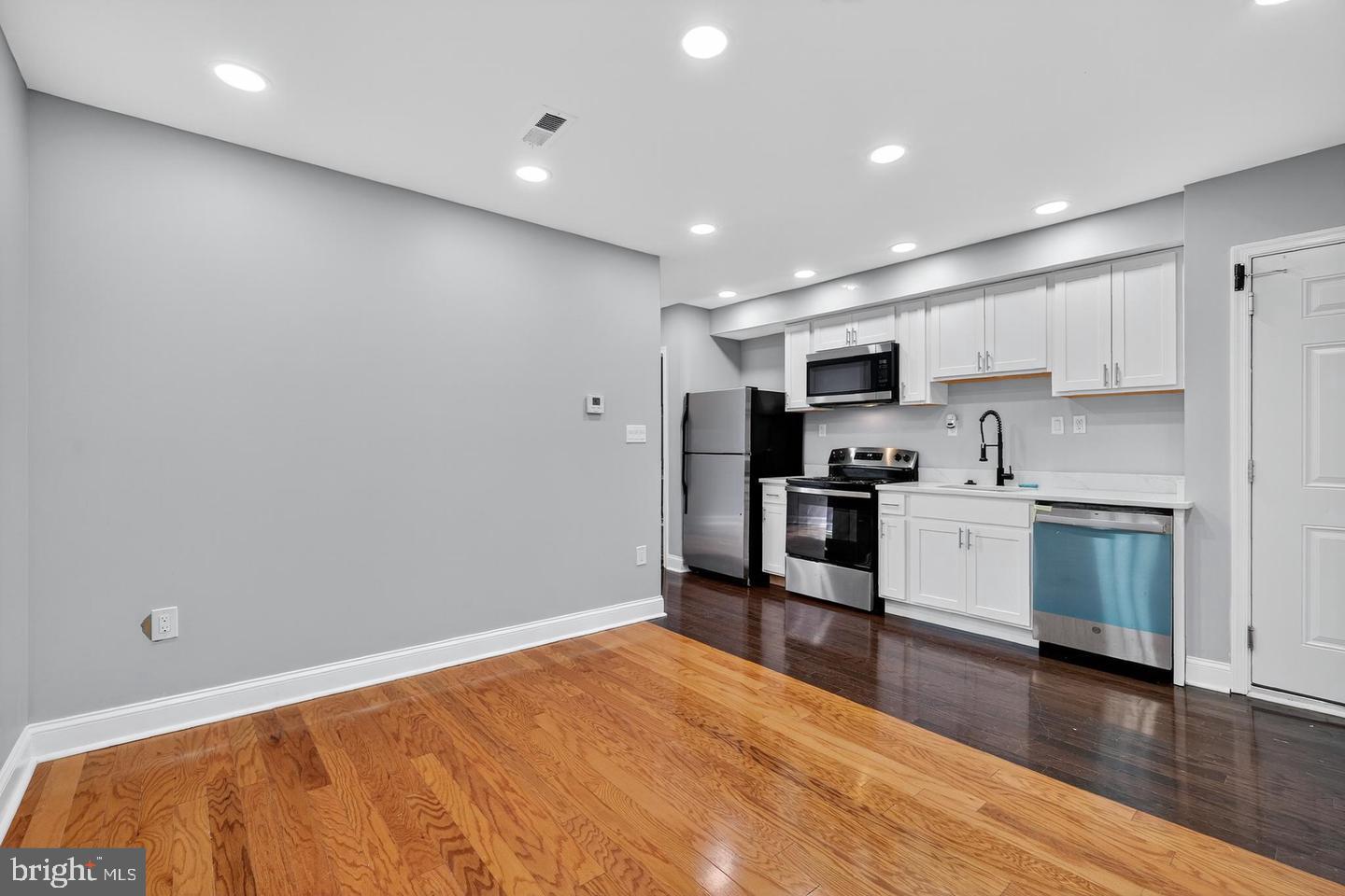 313 PARKLAND PLACE SE 3