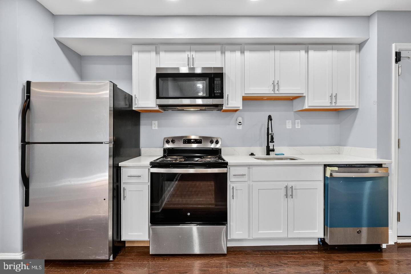 313 PARKLAND PLACE SE 3