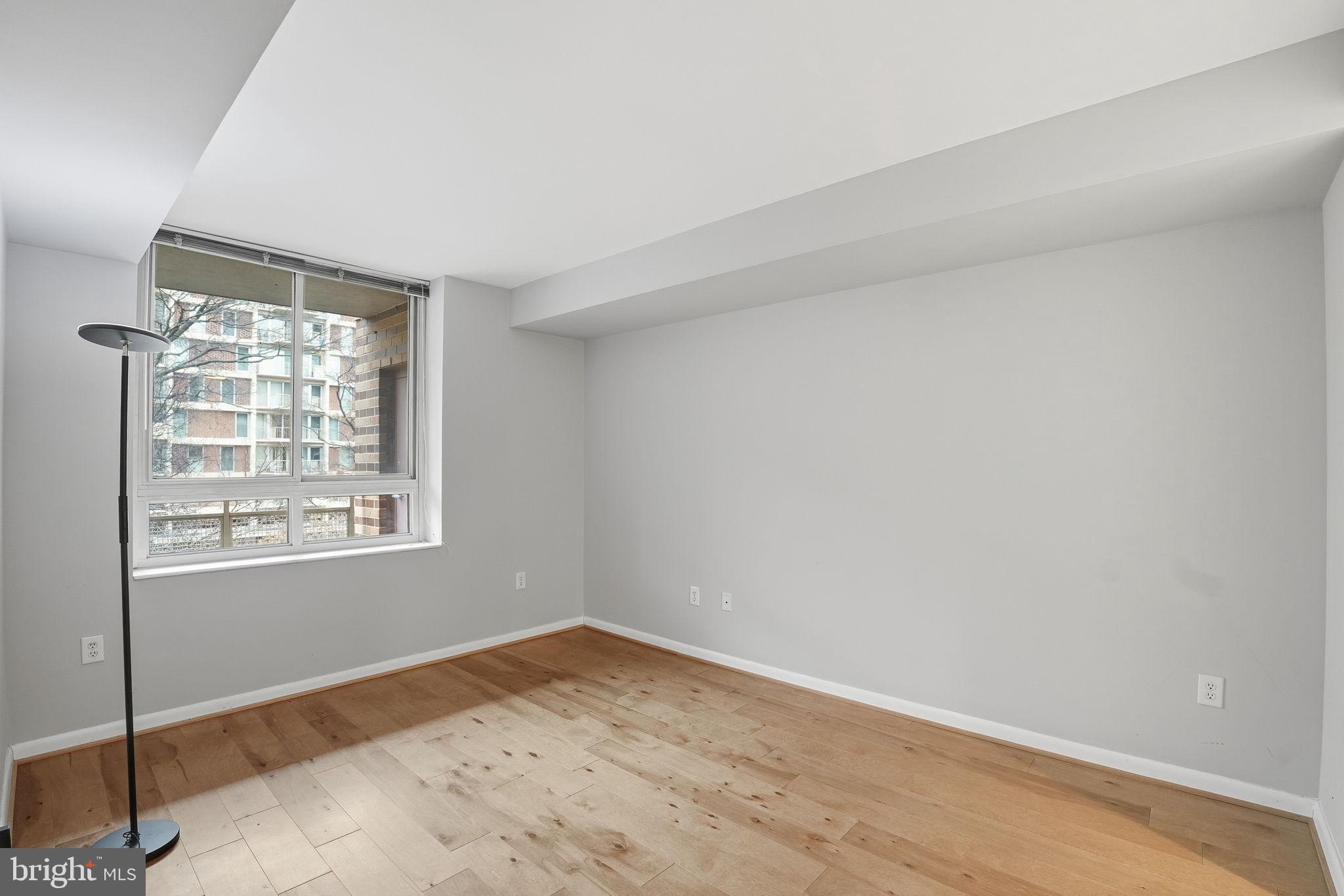 350 G STREET SW N302