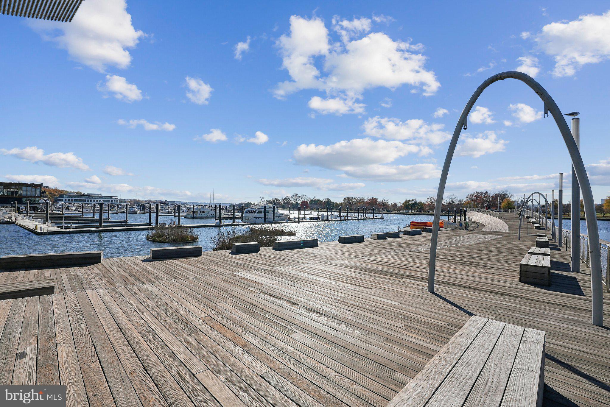 350 G STREET SW N302