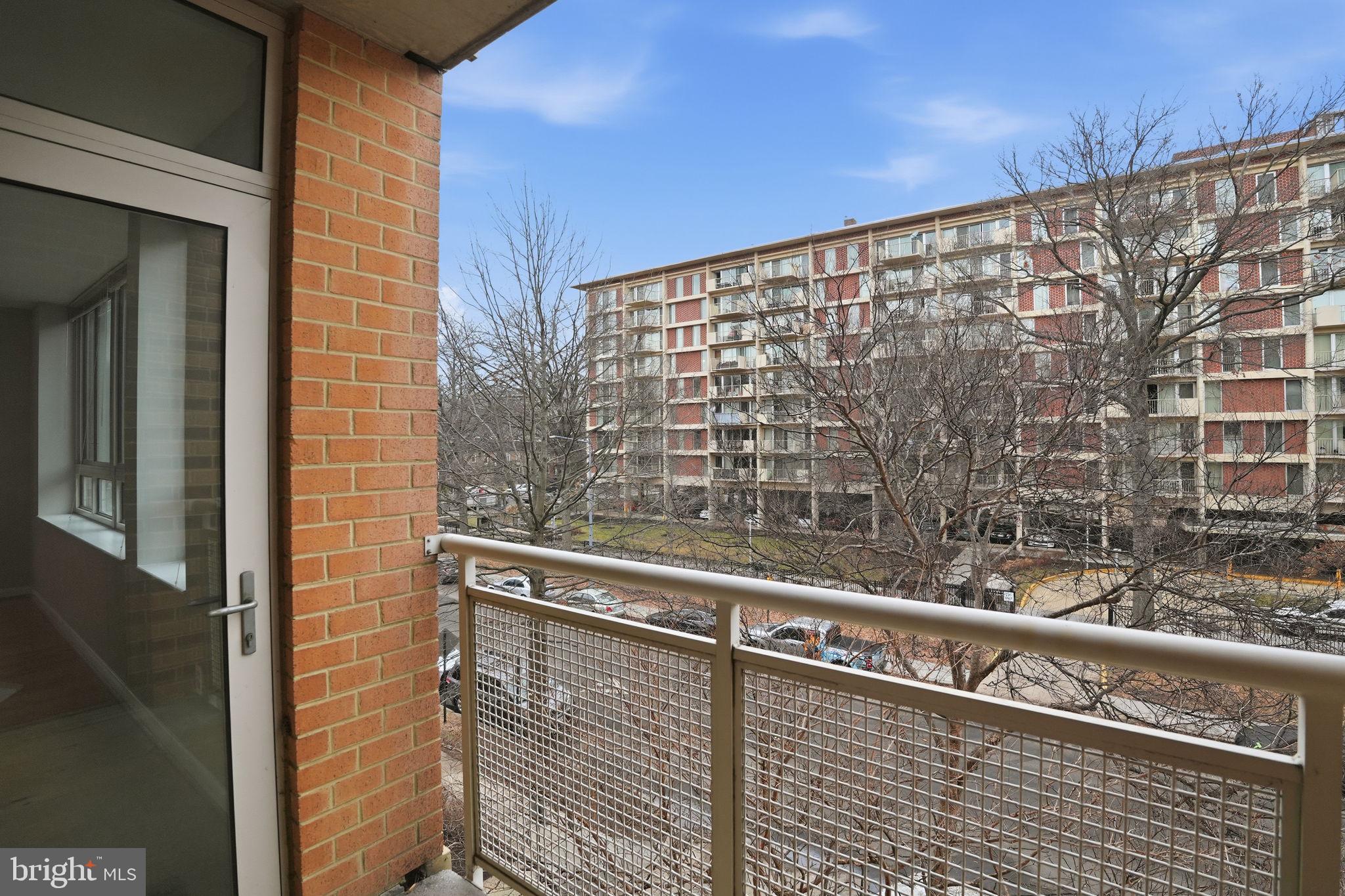 350 G STREET SW N302