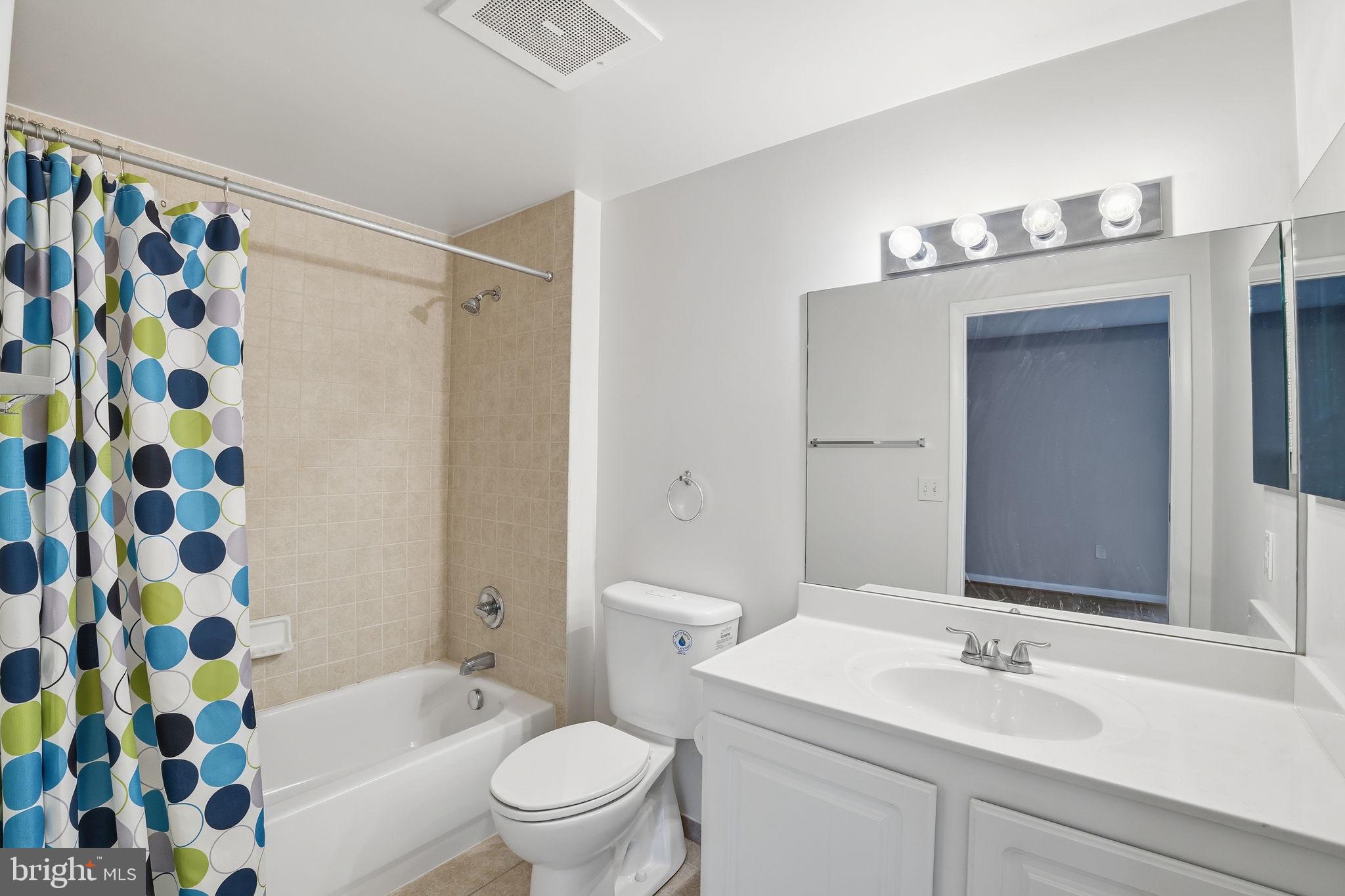 350 G STREET SW N302