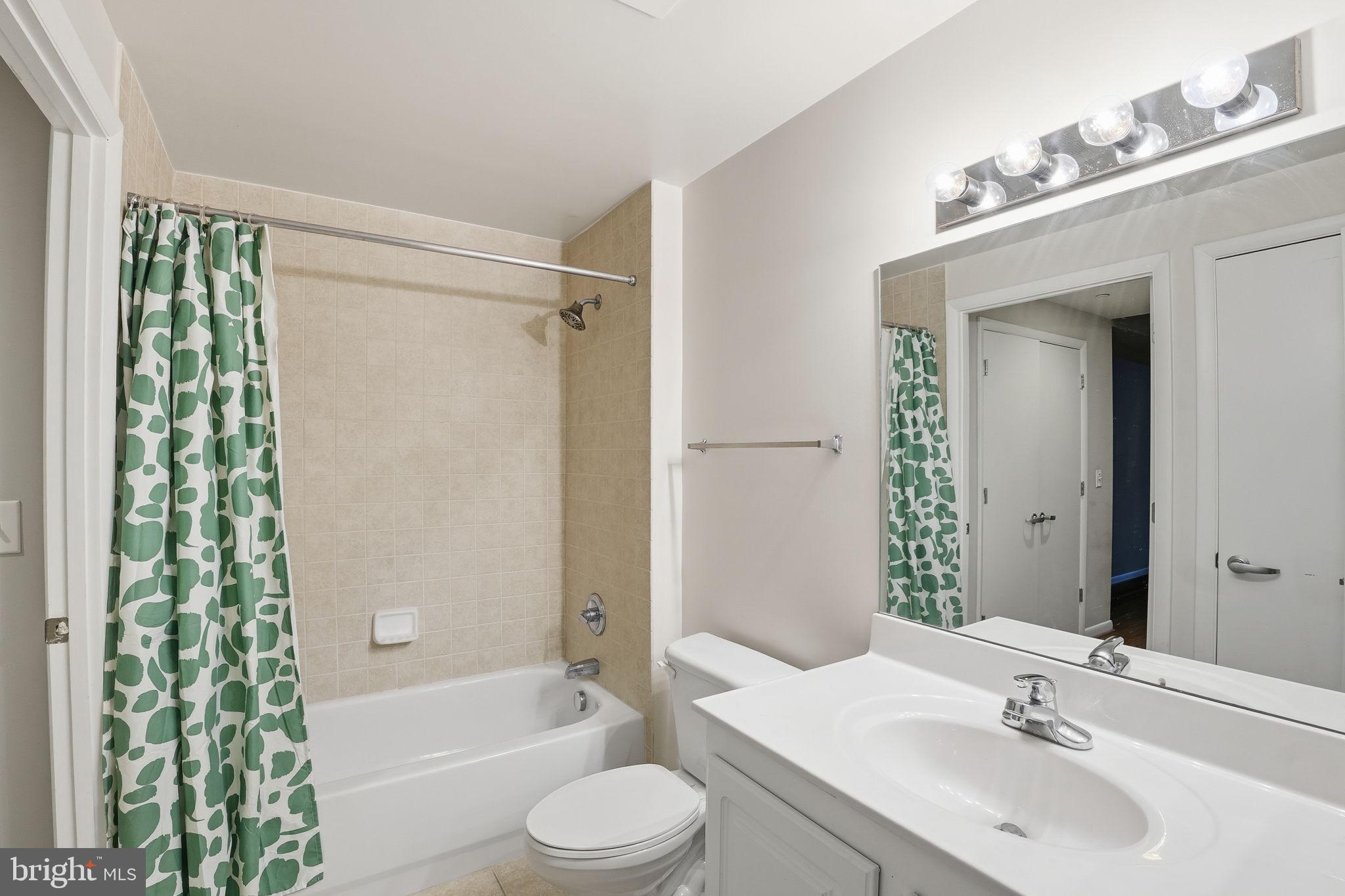 350 G STREET SW N302