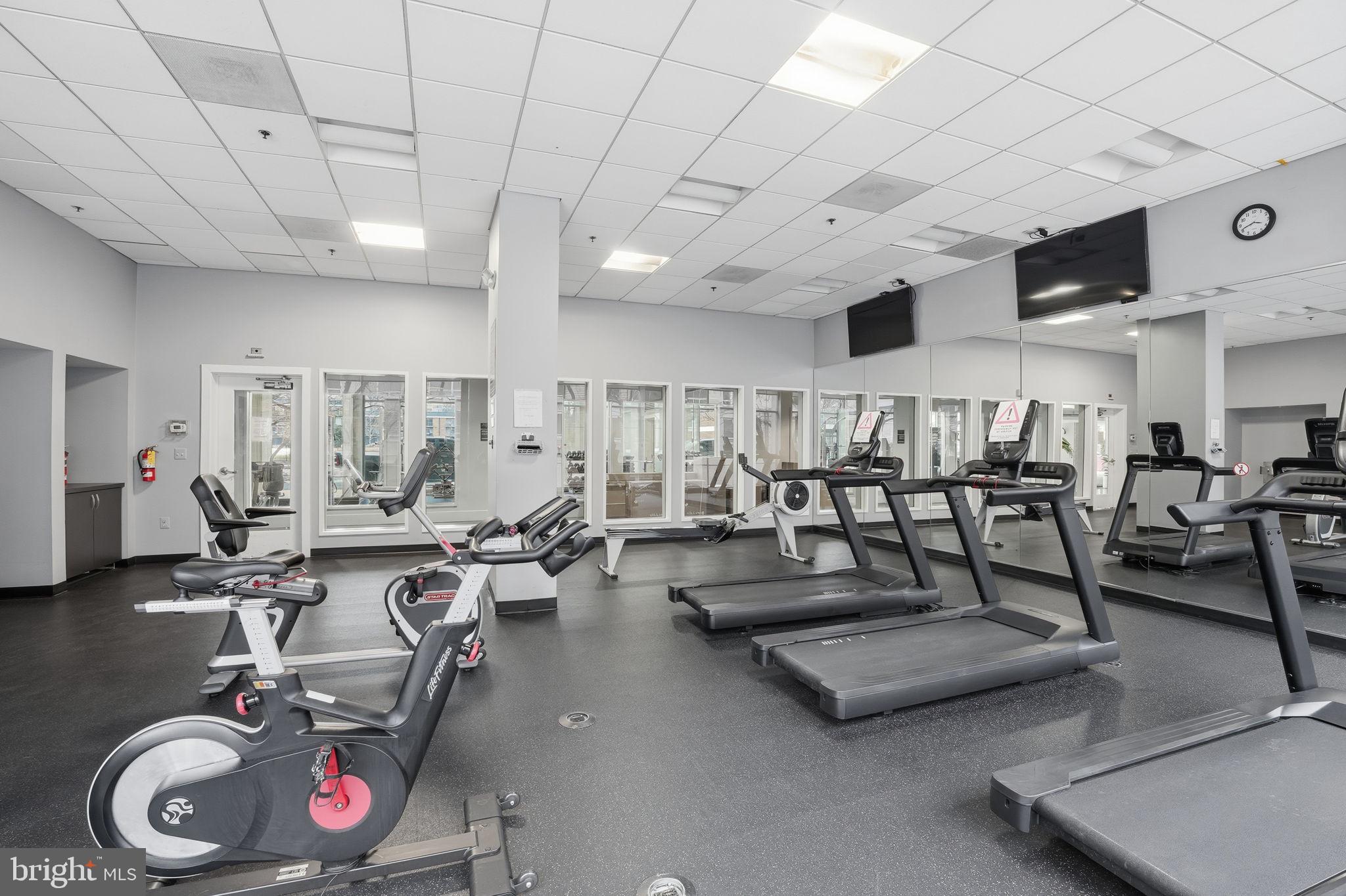 350 G STREET SW N302