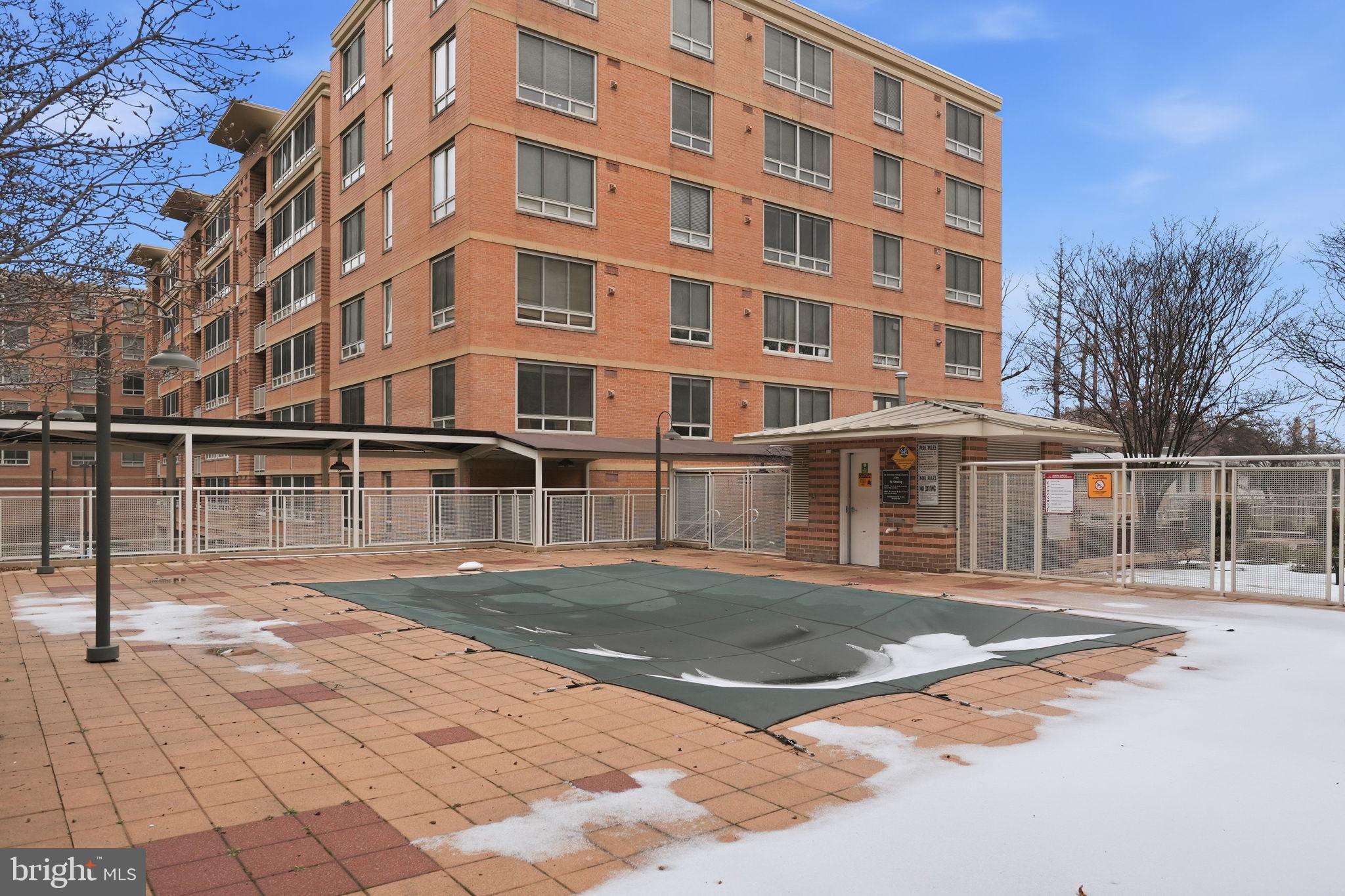 350 G STREET SW N302