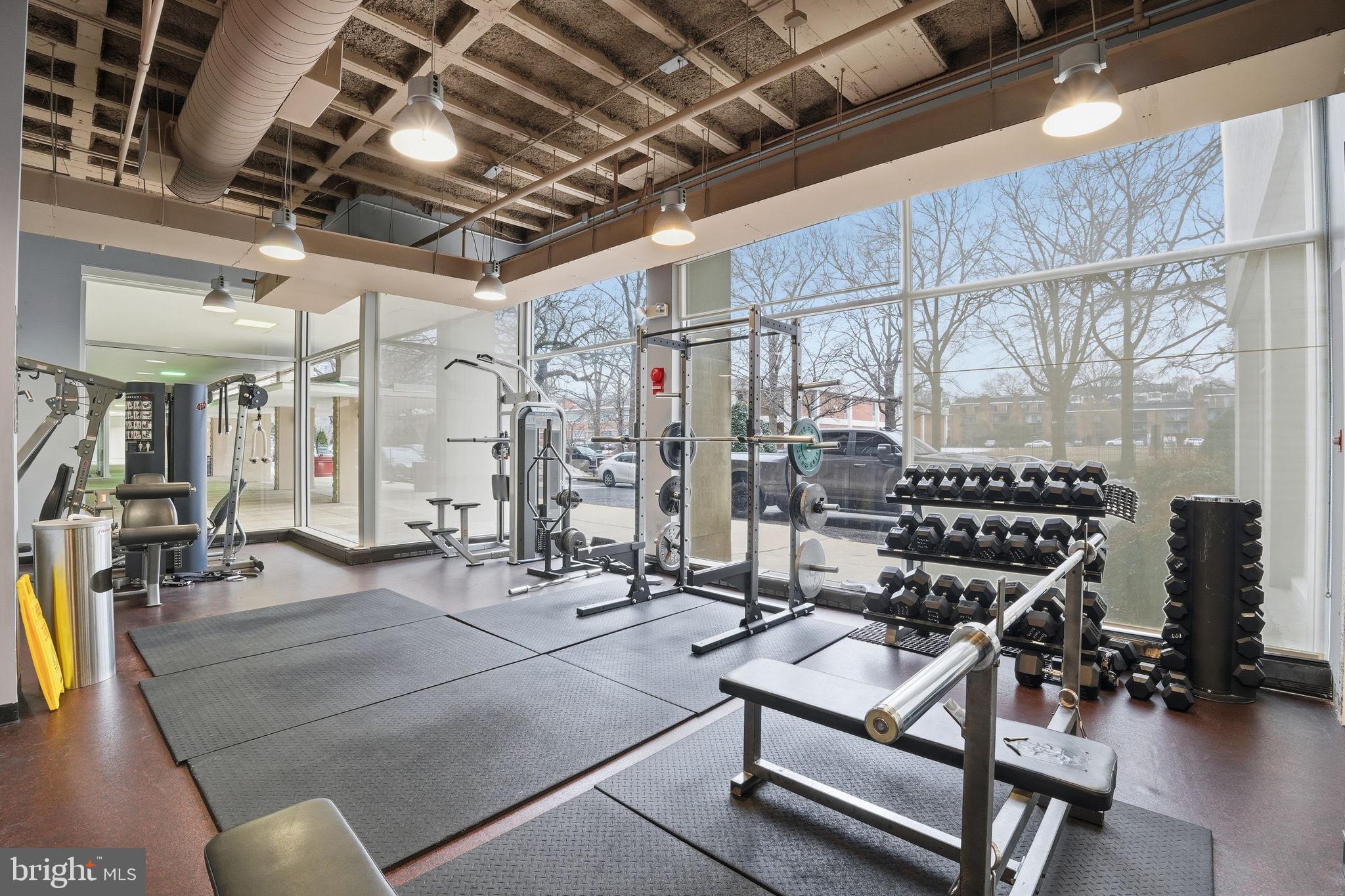 350 G STREET SW N302