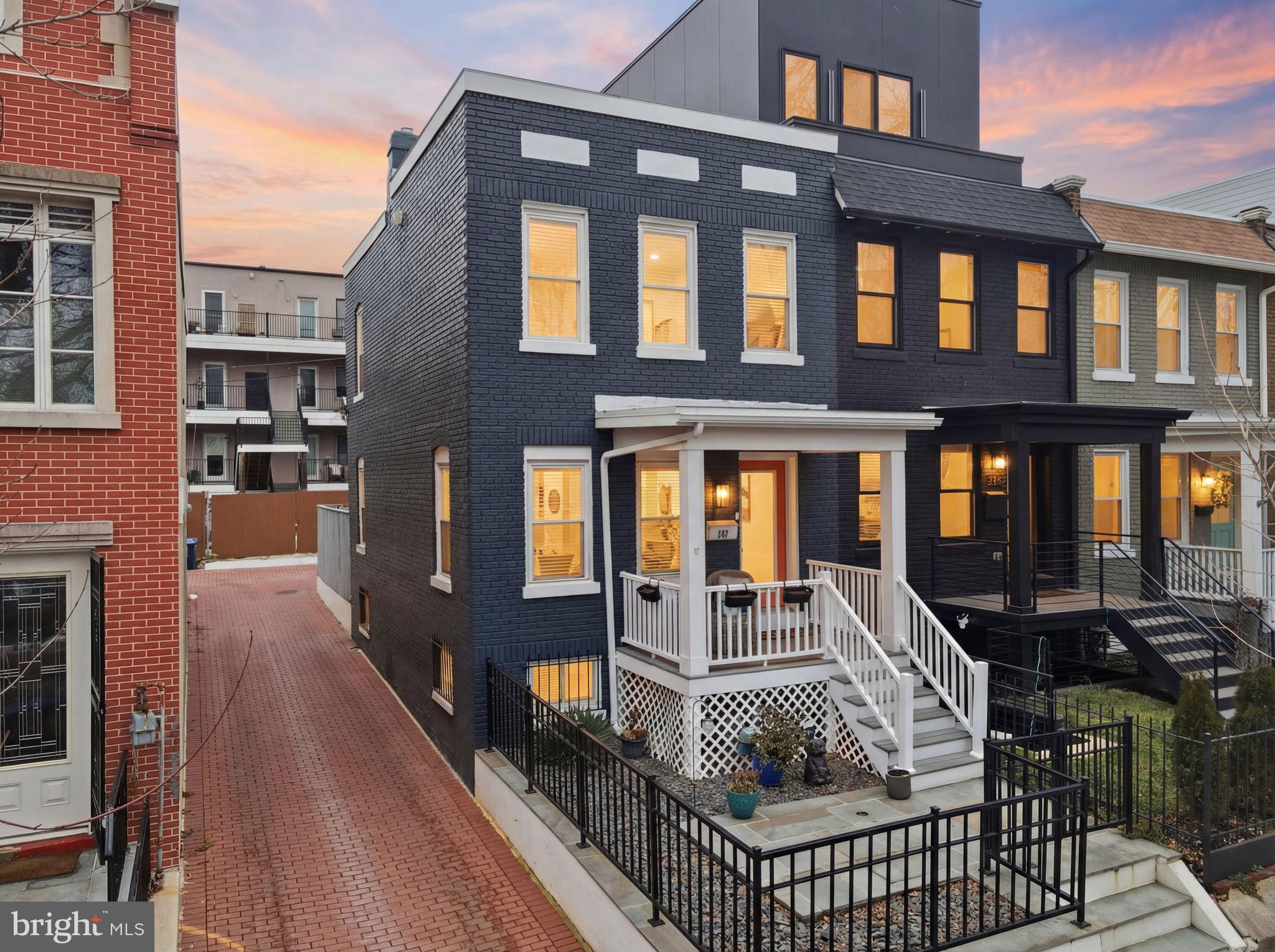 608 ORLEANS PLACE NE