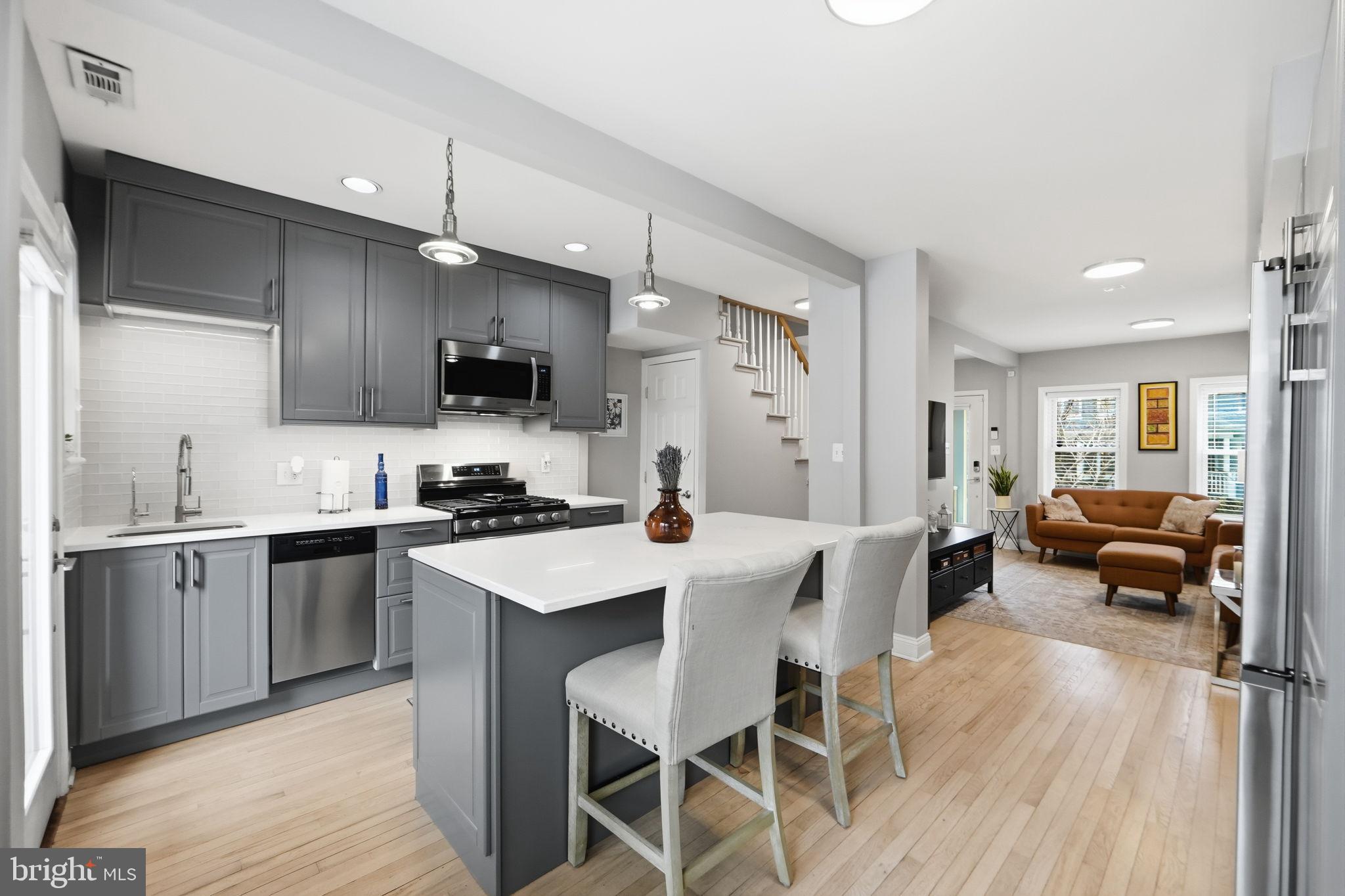 608 ORLEANS PLACE NE