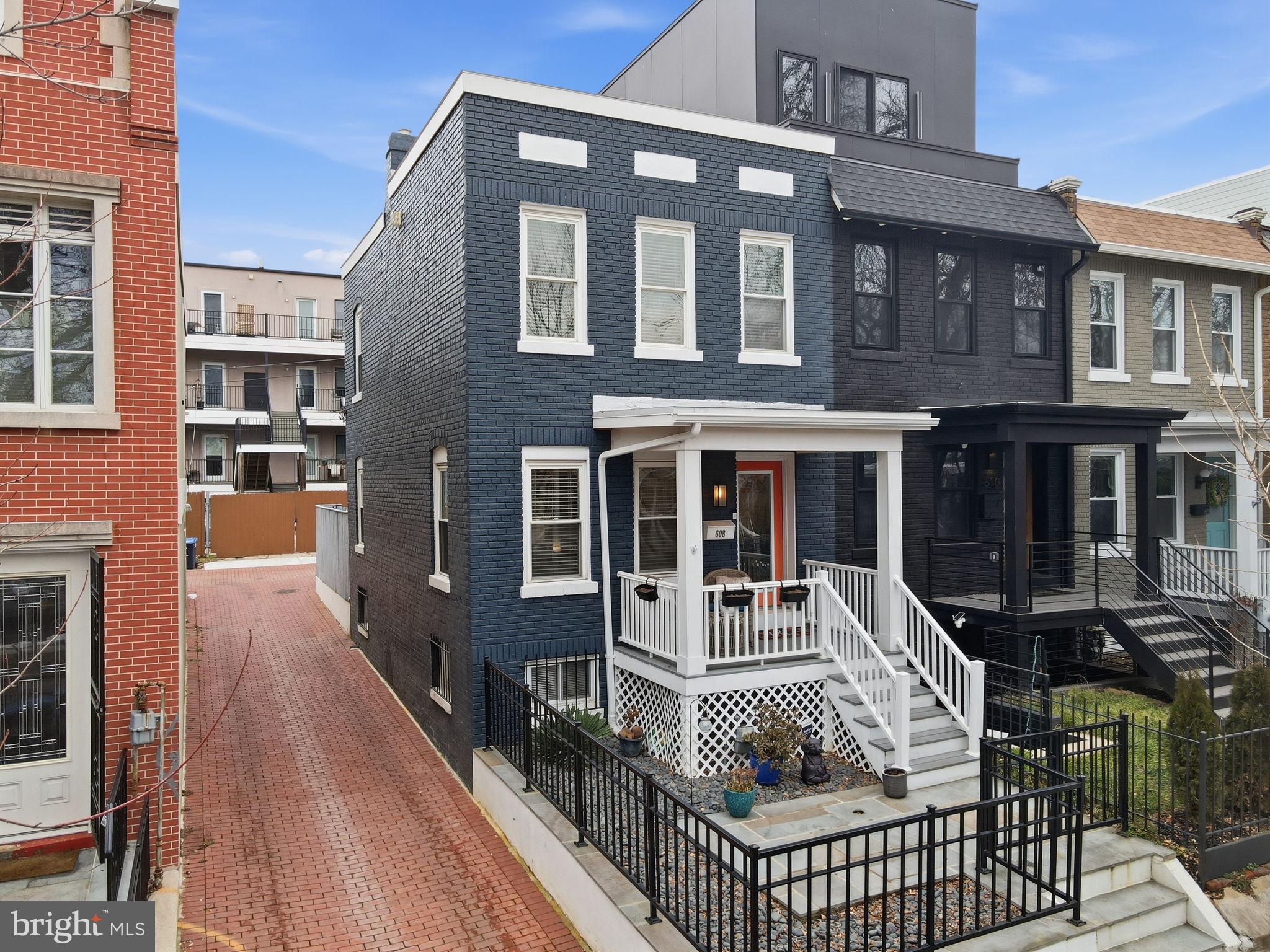 608 ORLEANS PLACE NE