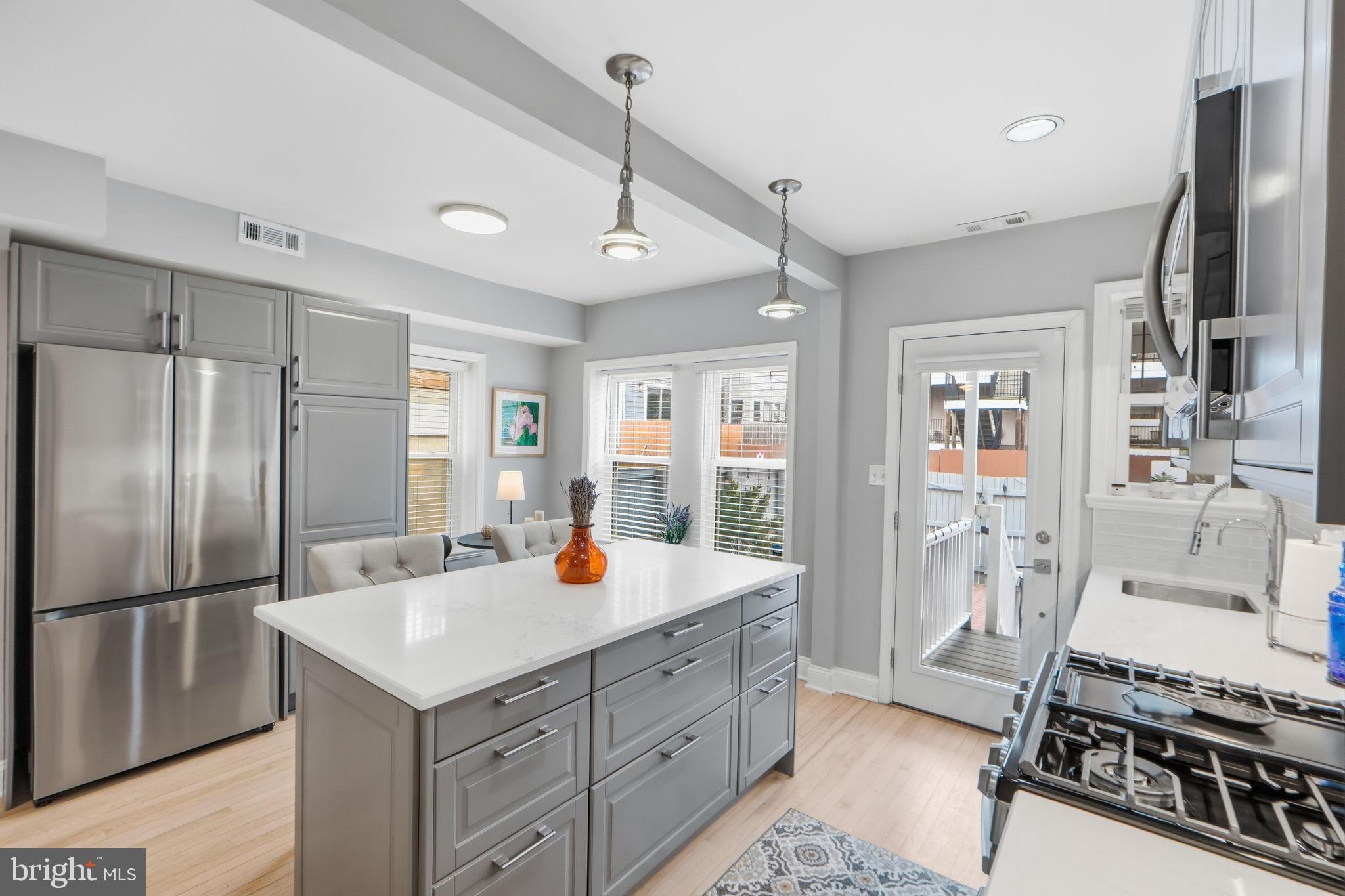 608 ORLEANS PLACE NE